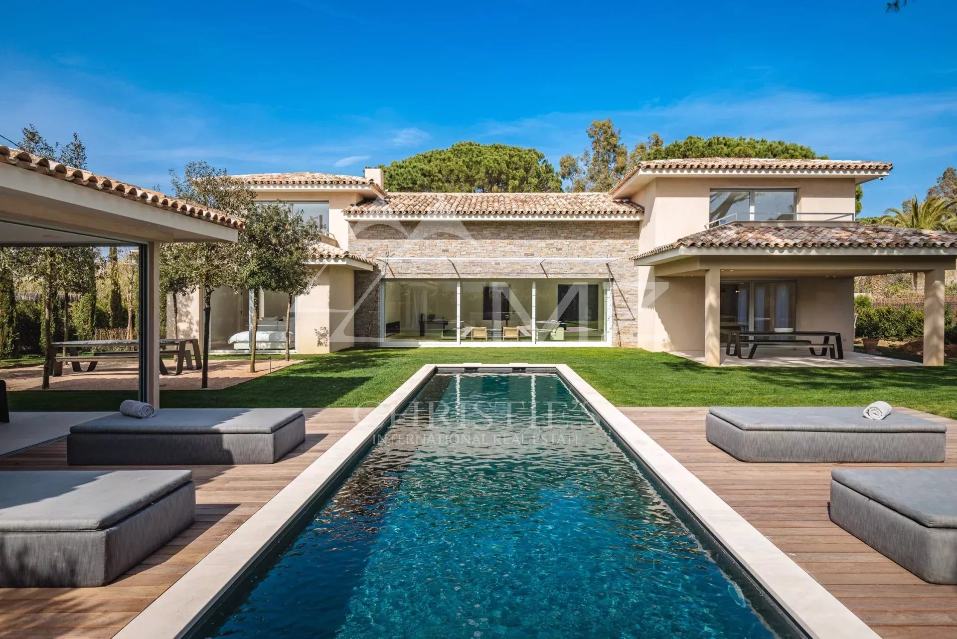 Saint-Tropez - Magnificent new provencal/contemporary villa