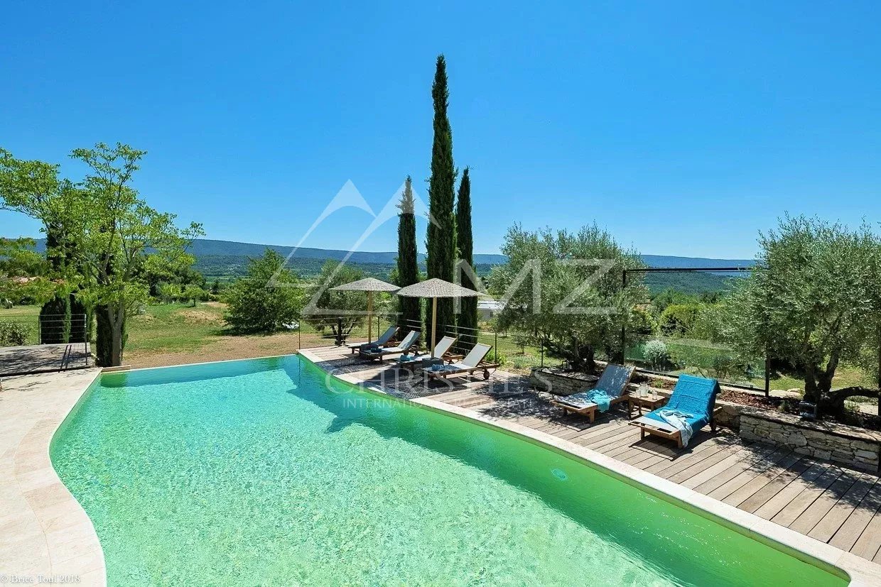 Luberon - Exquisite property with heated pool