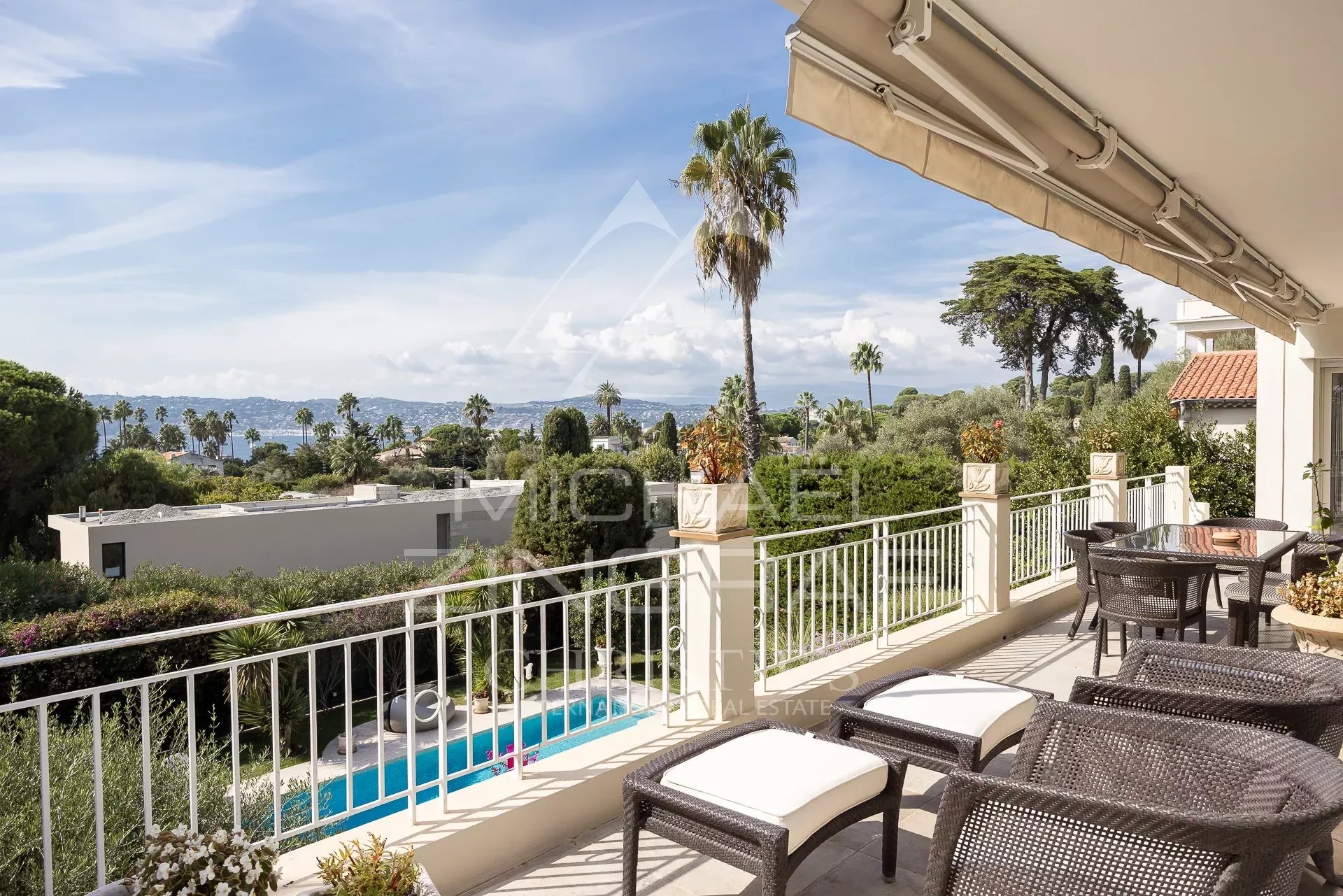 Villa Californienne versant ouest Cap d'Antibes