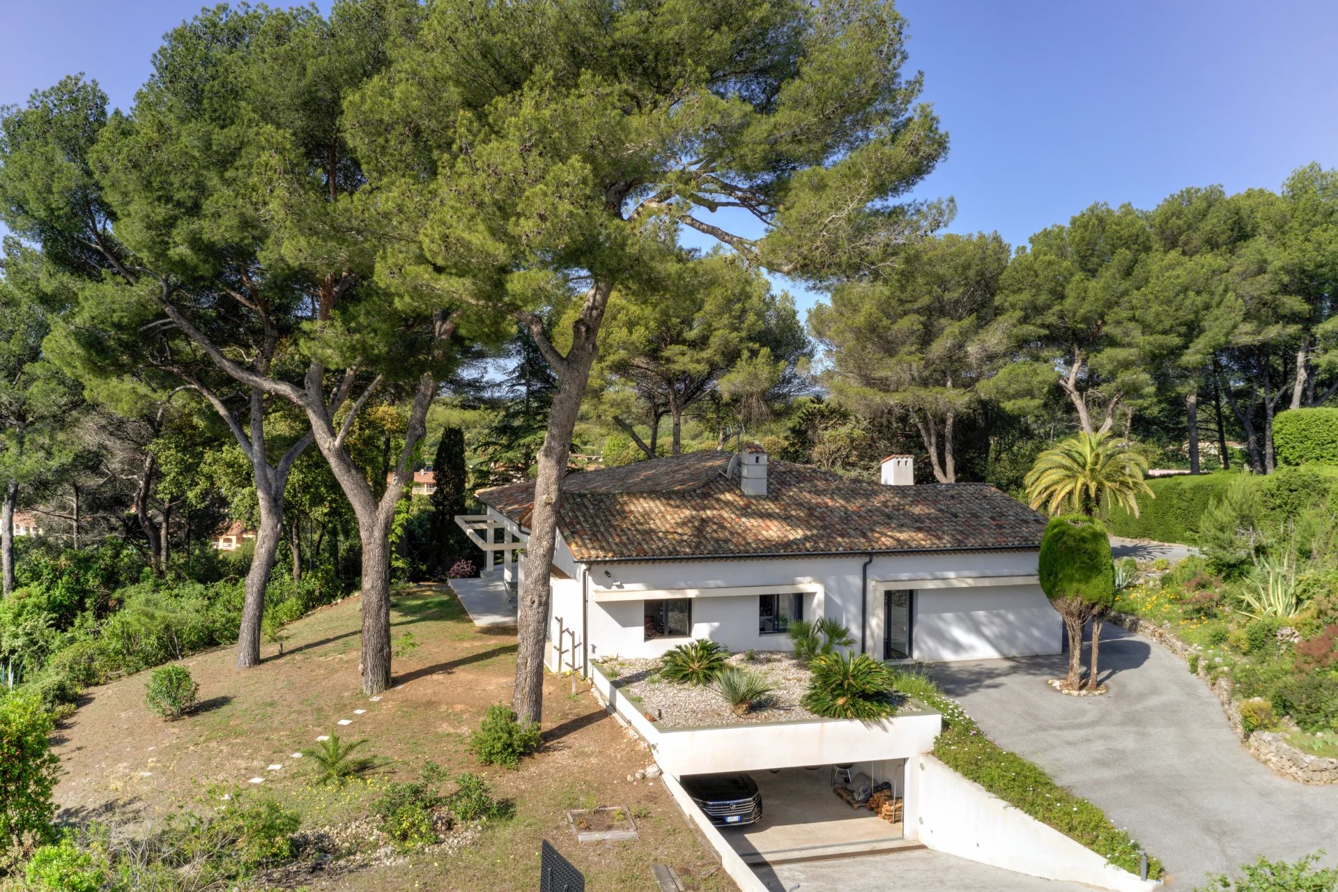 Proche Cannes - Superbe propriété de plain pied vue mer