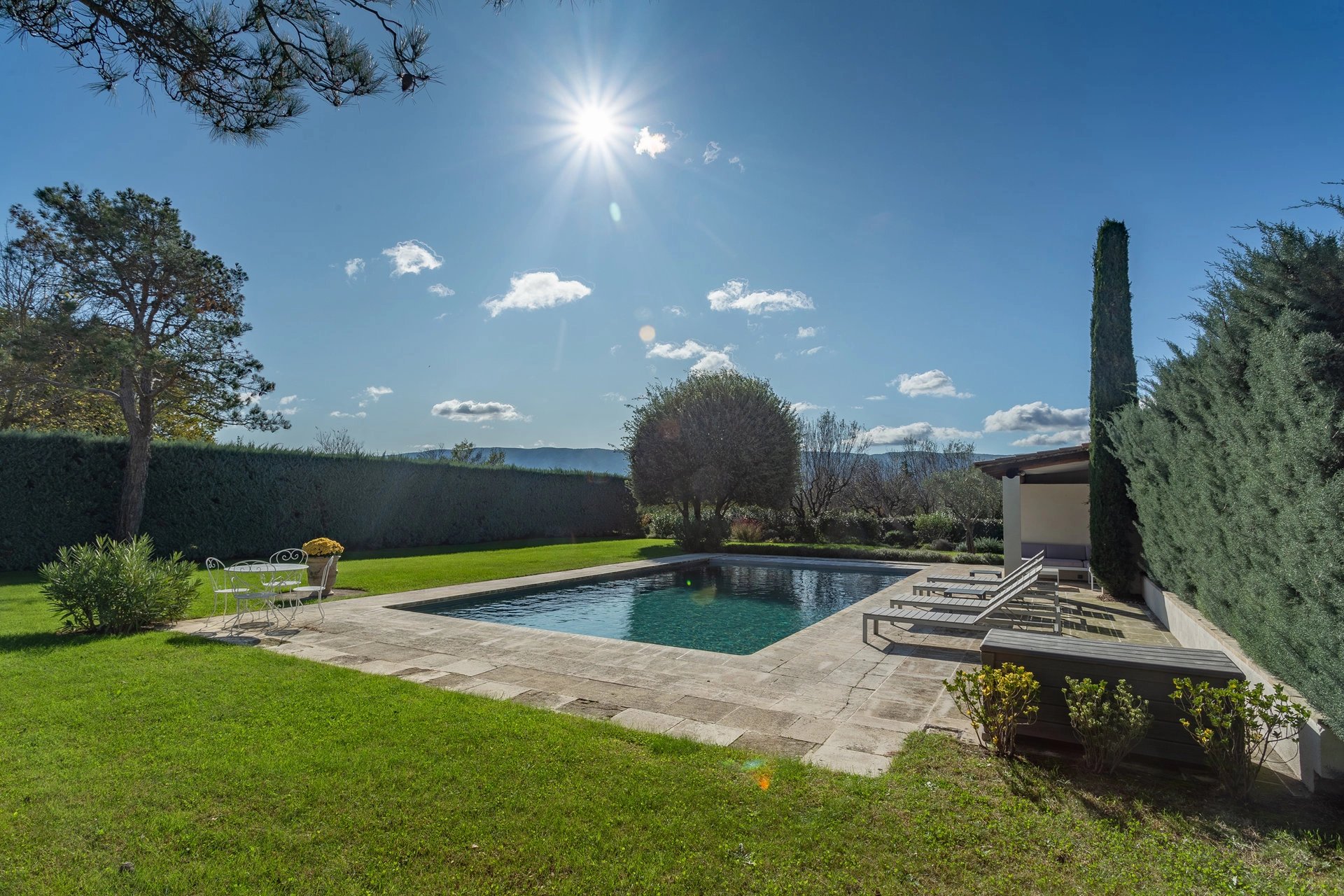 Cabrières d'Avignon - Belle villa avec piscine chauffée