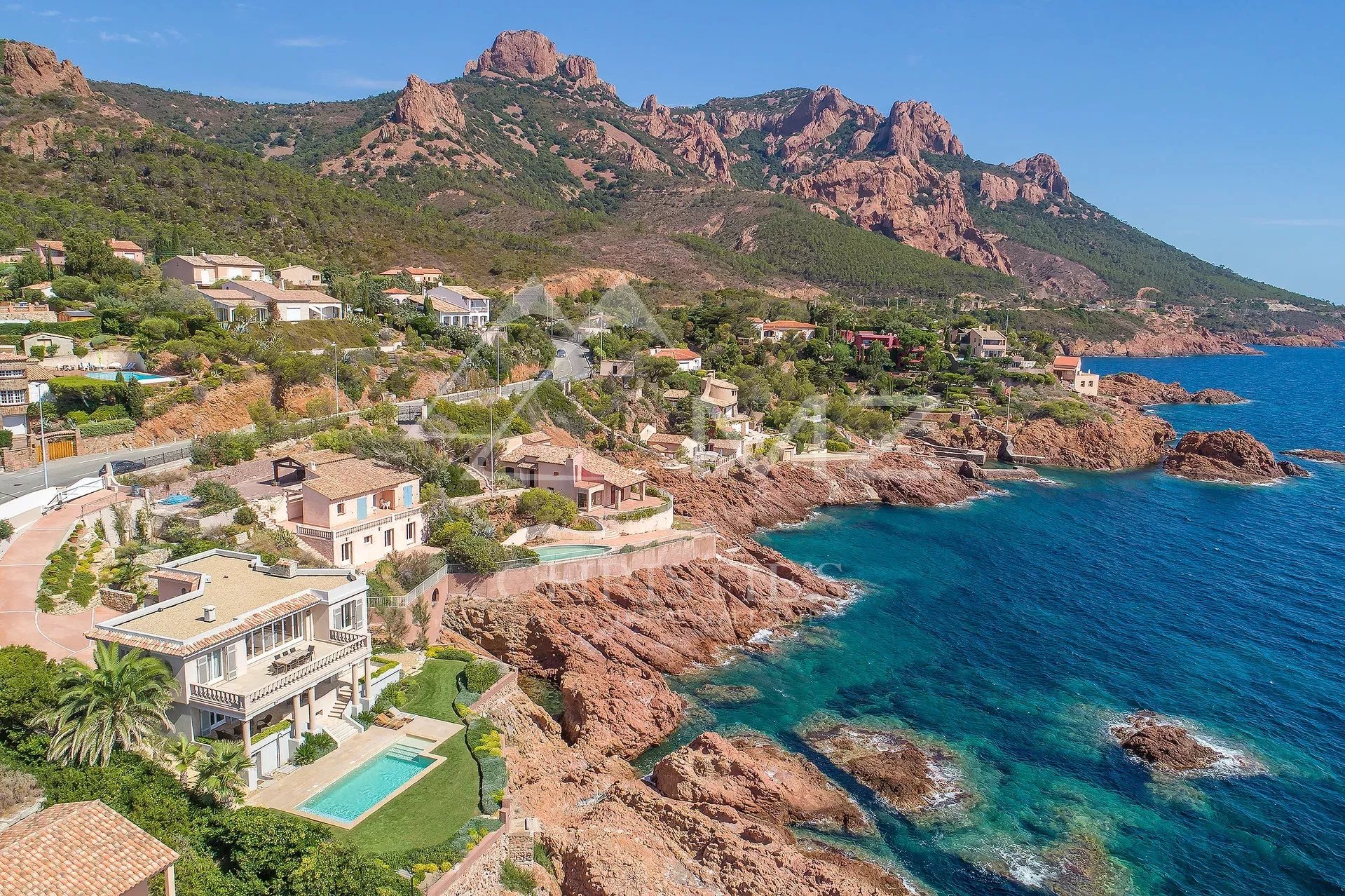 Proche Cannes - Villa pieds dans l'eau