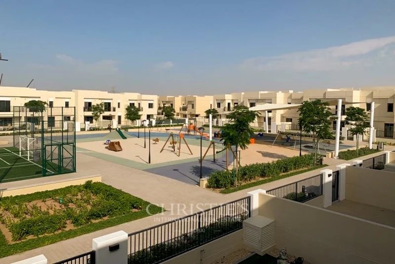 Modern 3 Bedroom|Opposite Community Pool and Park