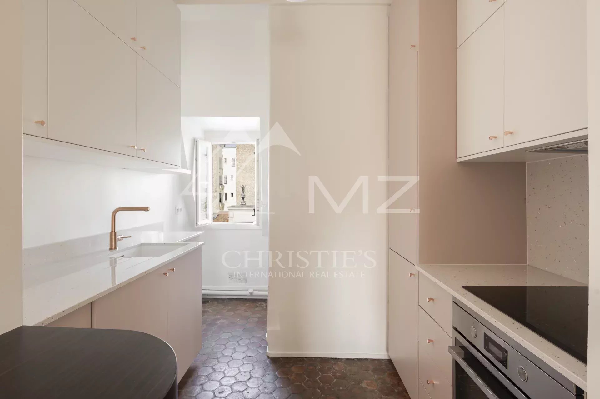 Apartment sale - Paris 75004 - Place des Vosges - Top floor - Renovated