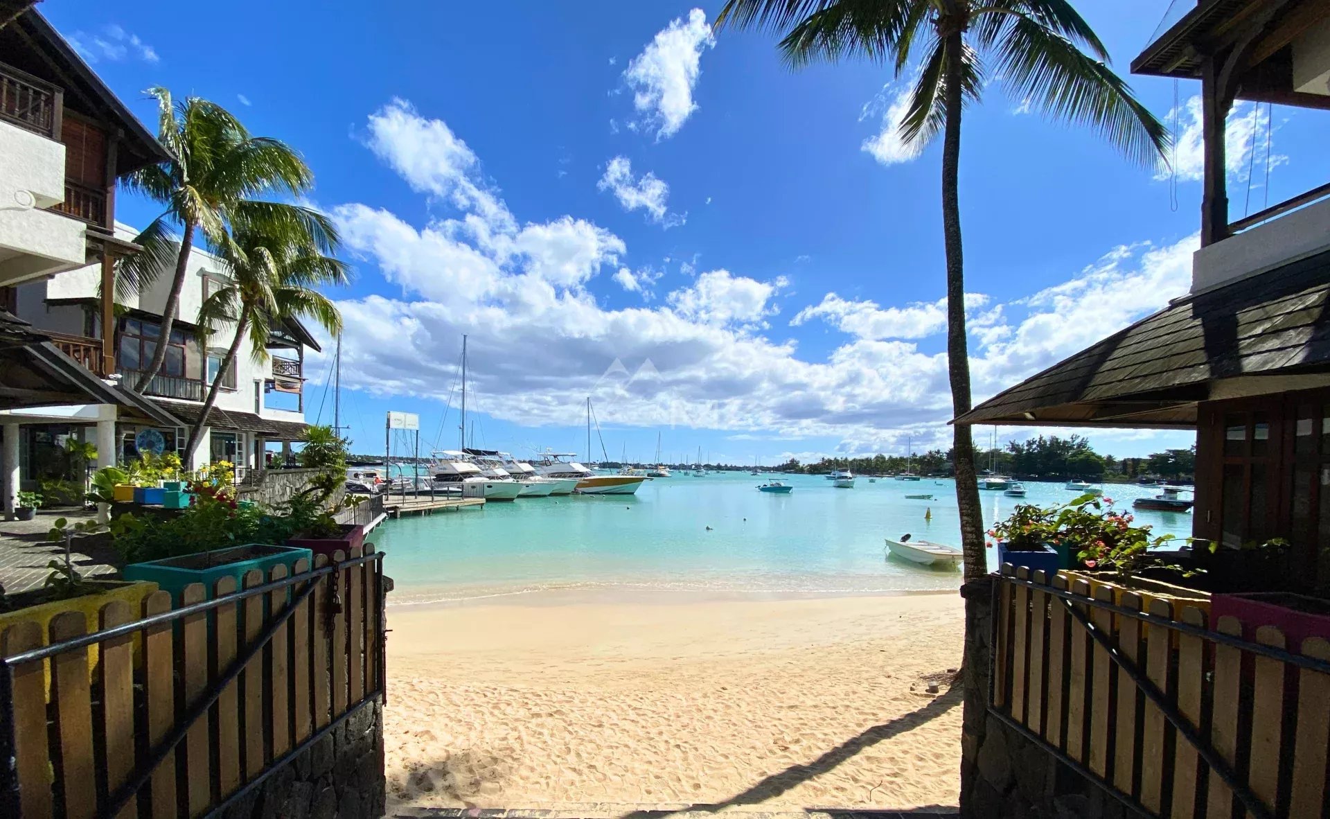 Penthouse with panoramic views in the center of Grand Bay