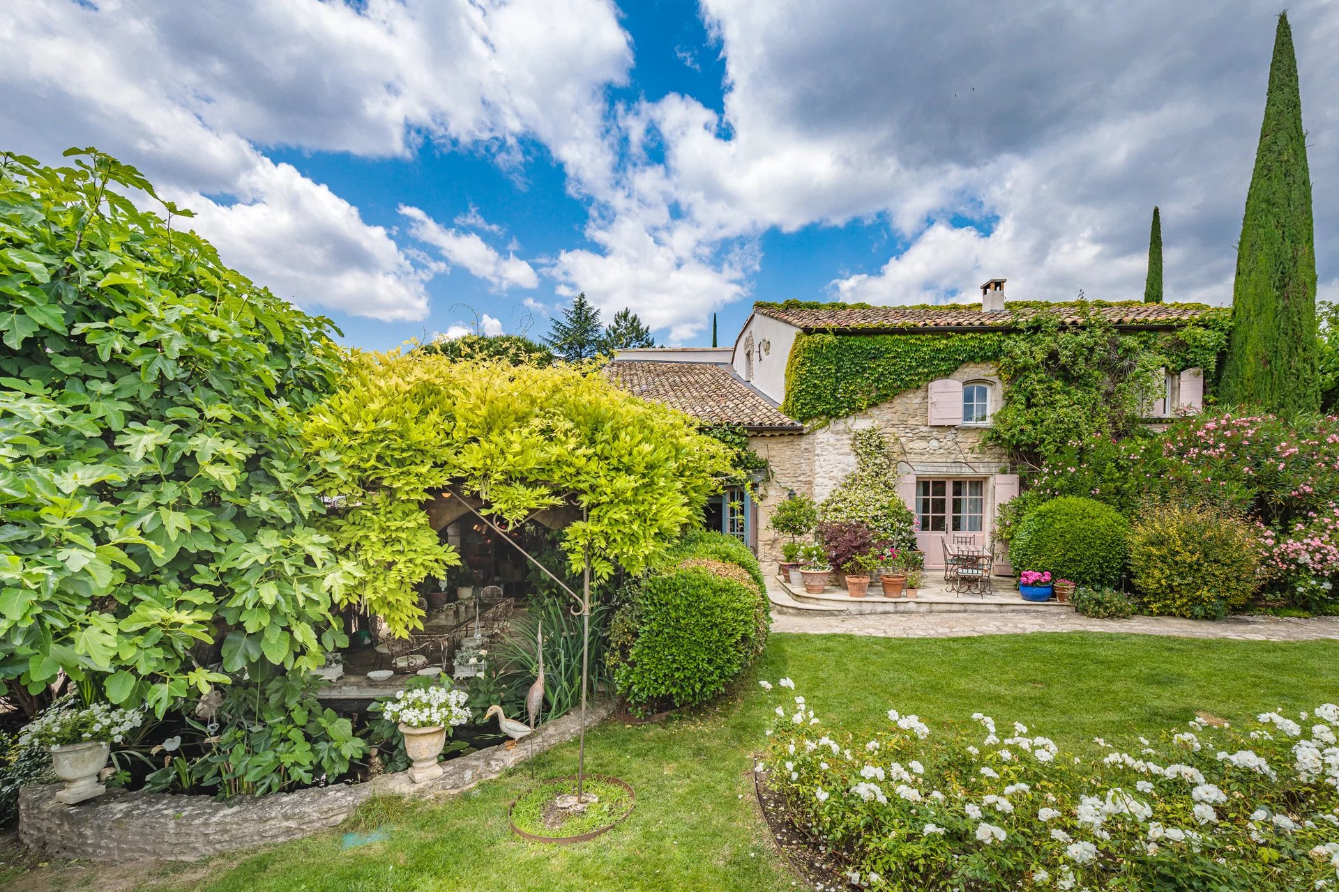 Luberon - Exceptional property with view and remarkable garden