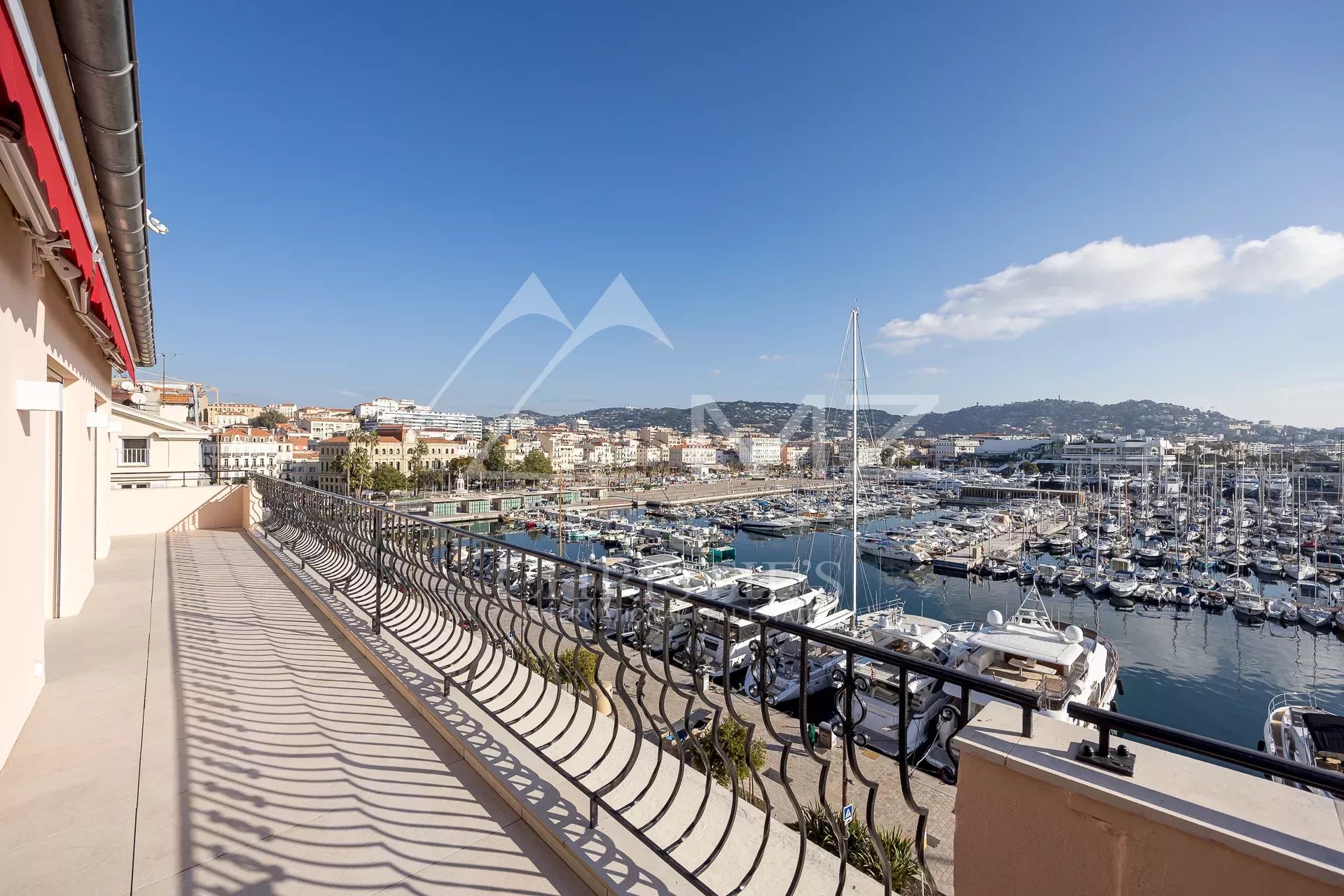 CANNES - OLD PORT. PENTHOUSE TERRACE SPECTACULAR VIEW