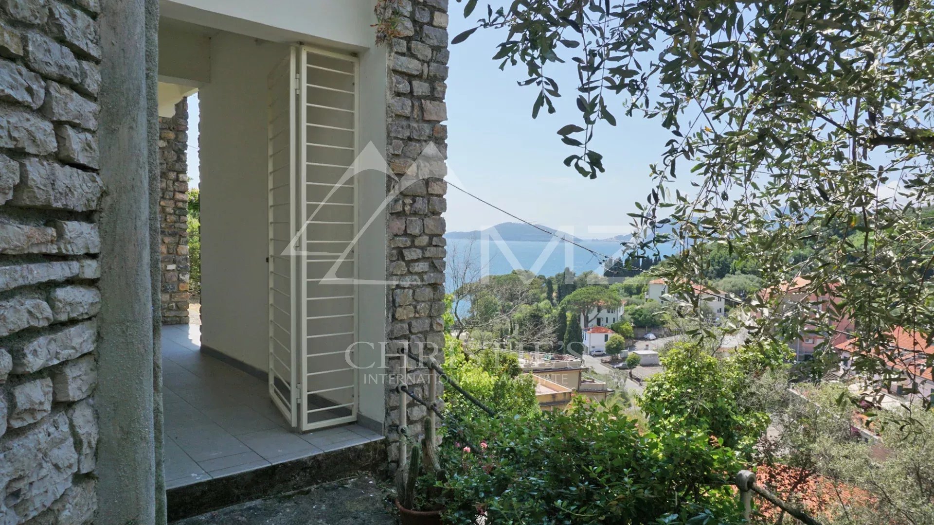 Elegant modern villa with large windows and sea view over the Gulf of Poets in Fiascherino, Lerici