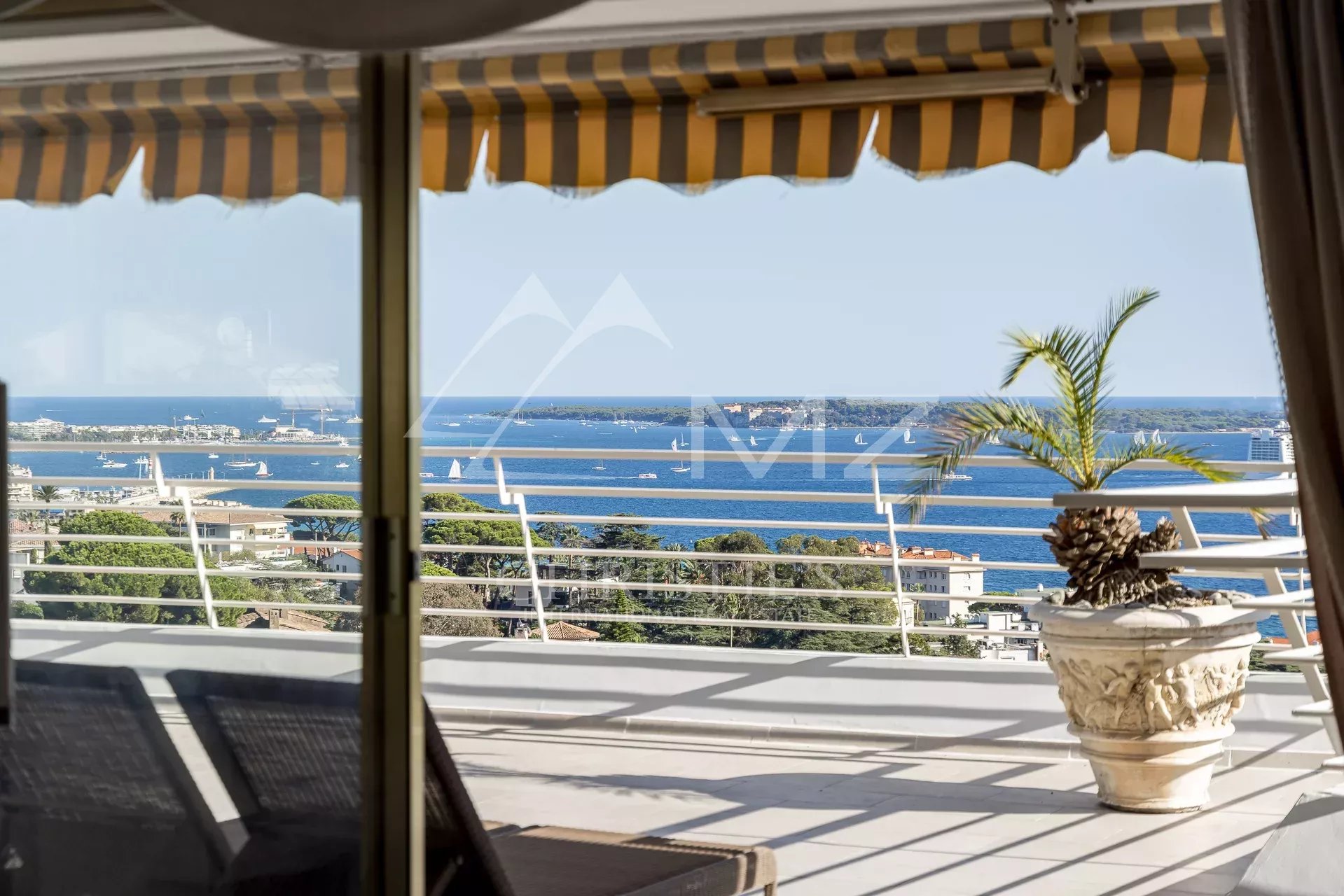 Cannes Croix des Gardes - Penthouse with large terrace panoramic view