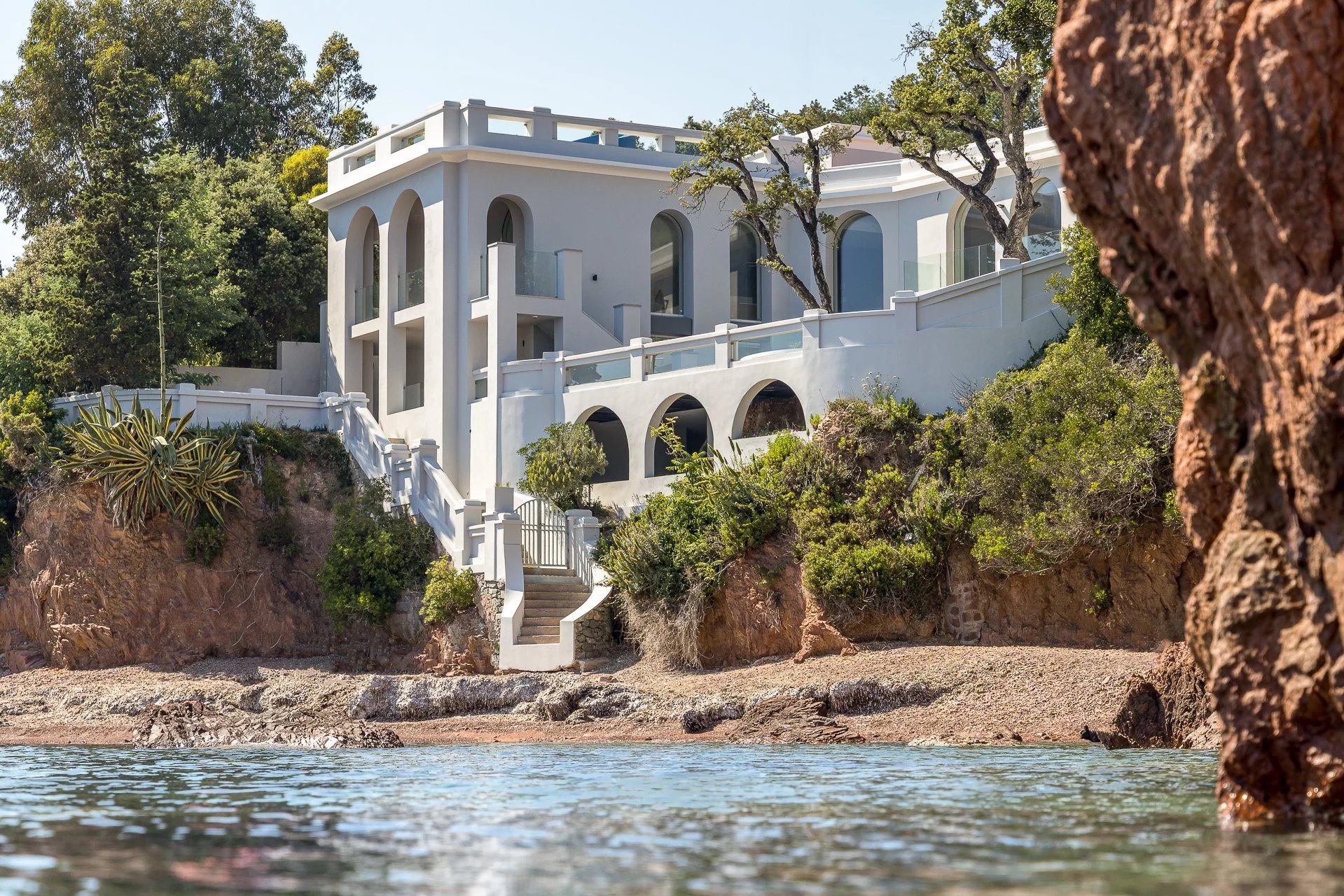 Proche Cannes - Villa pieds dans l'eau