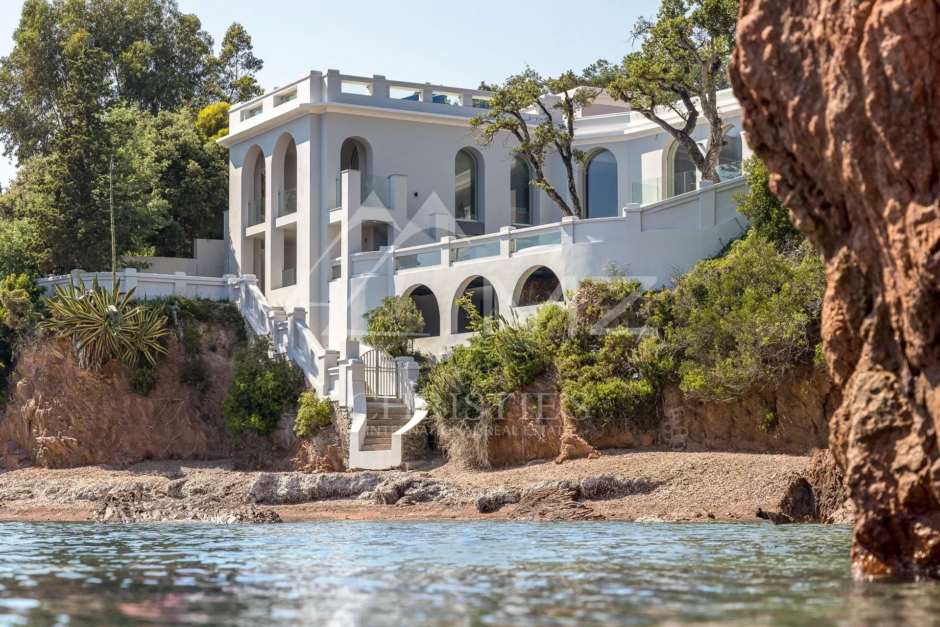 Proche Cannes - Villa pieds dans l'eau