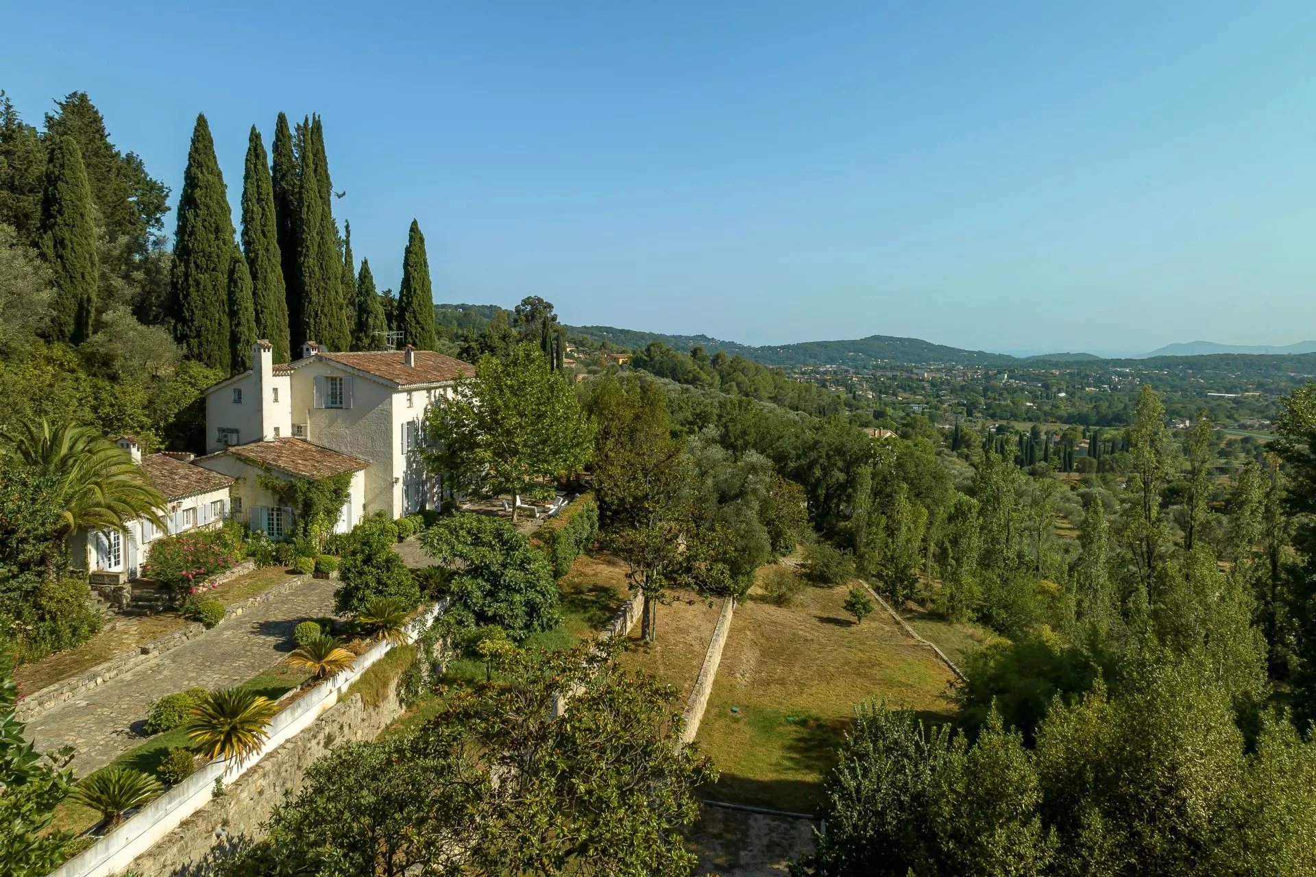 Charming property with panoramic sea views