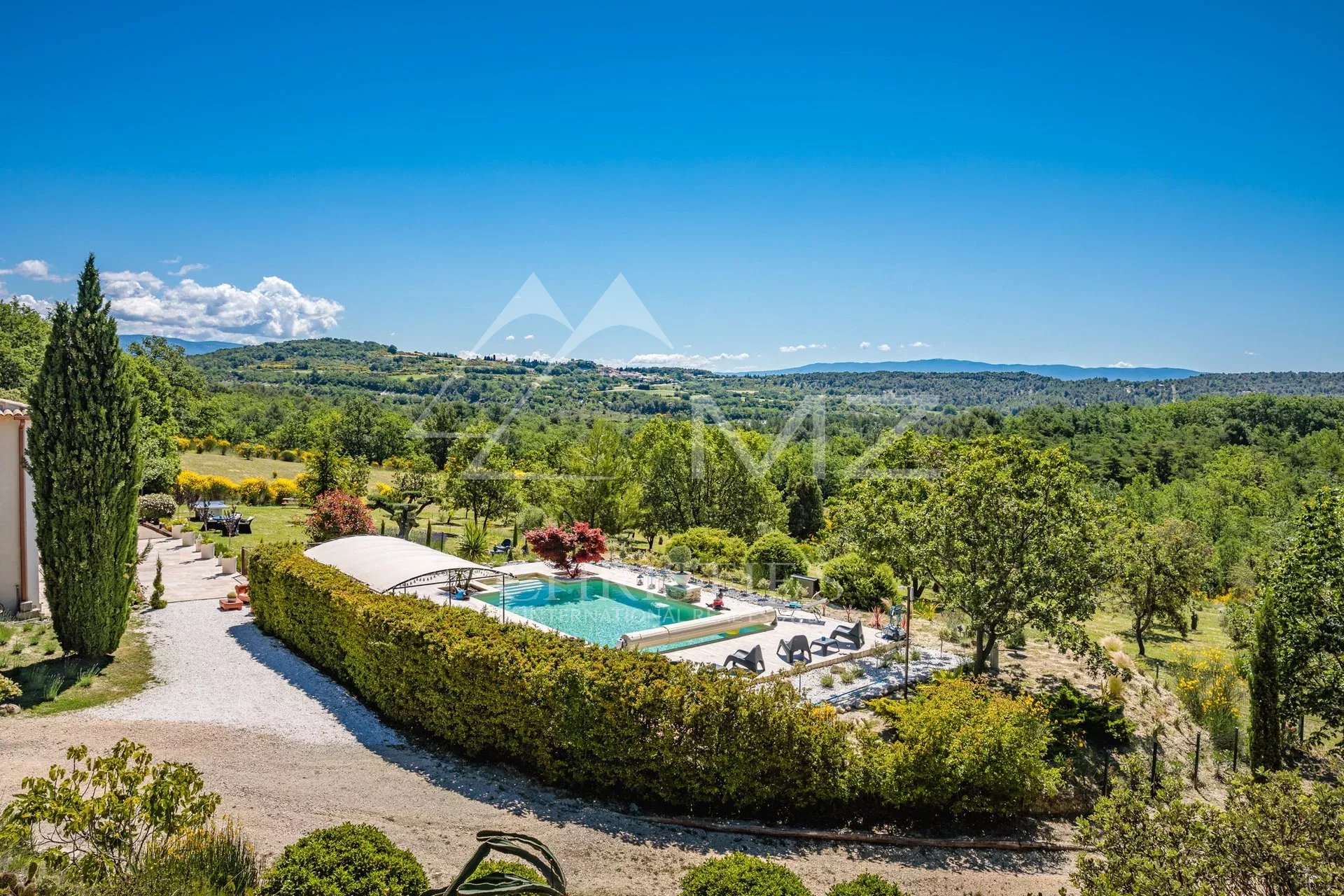 Close to Gordes - Beautiful Bastide with open view