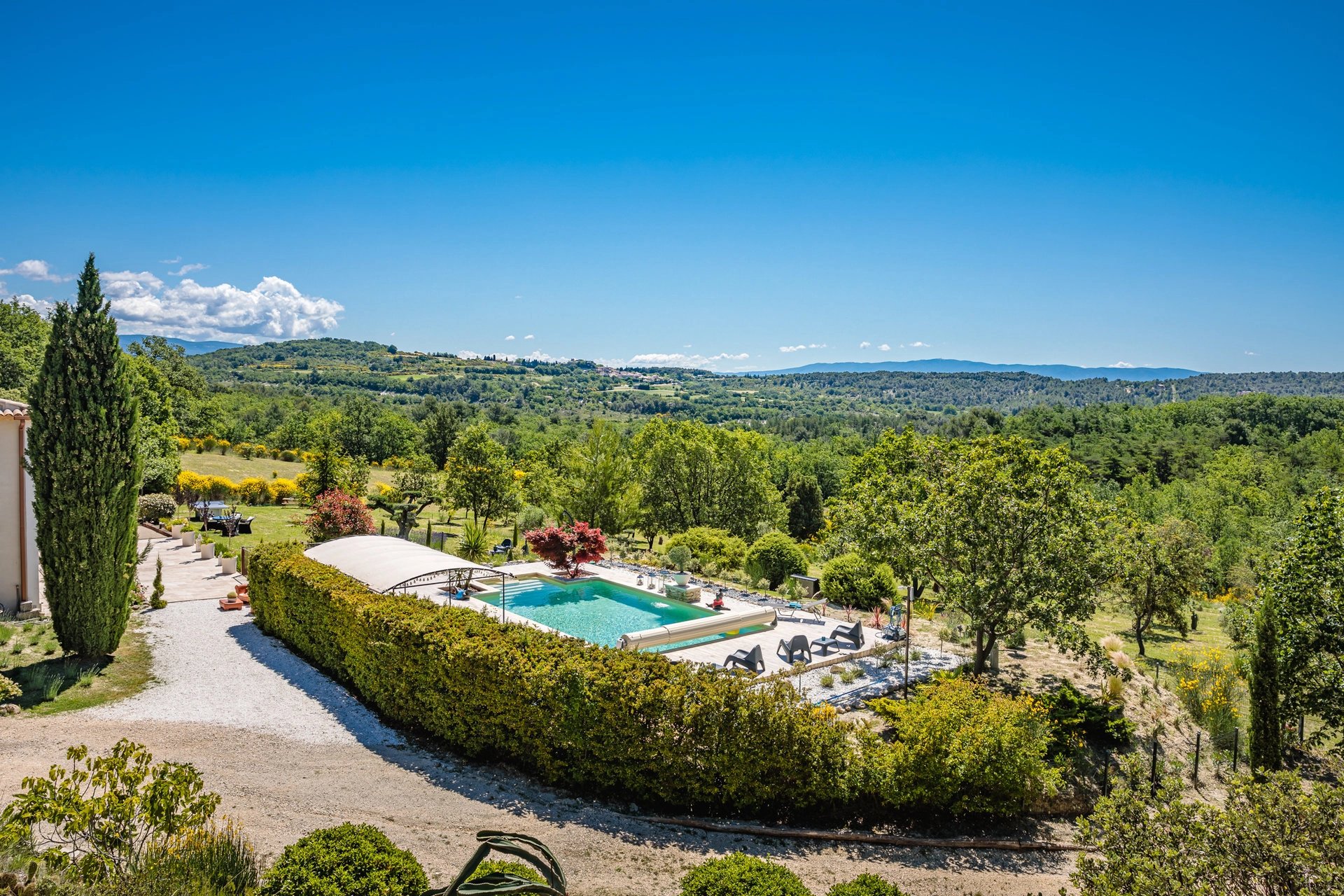 Proche Gordes - Belle bastide avec piscine chauffée