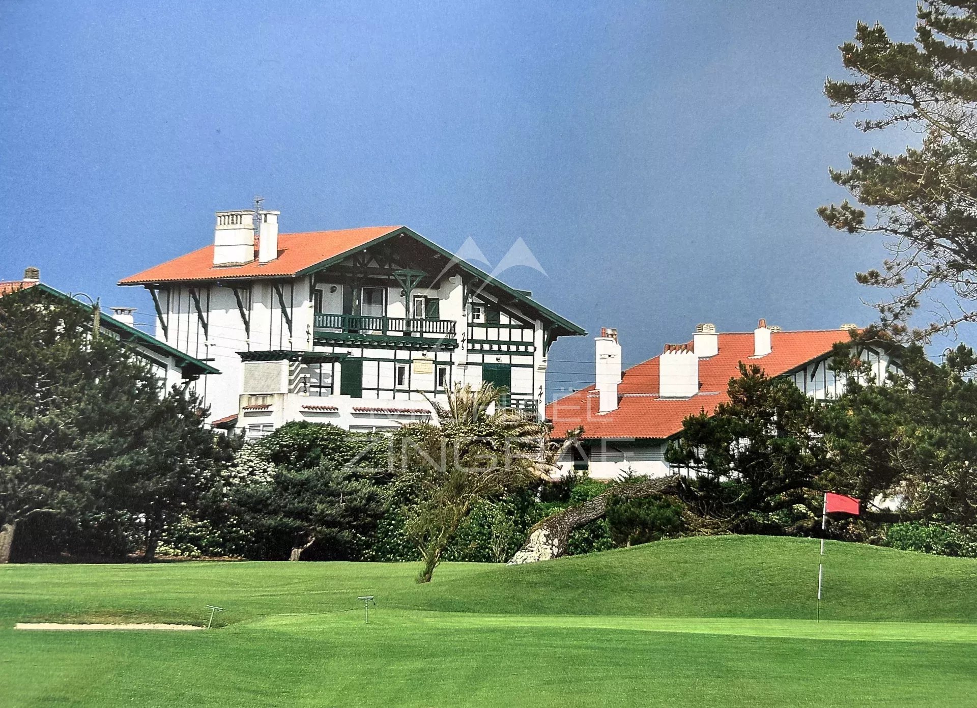 Schöne durchgehende Wohnung mit Blick auf Ozean und Golfplatz