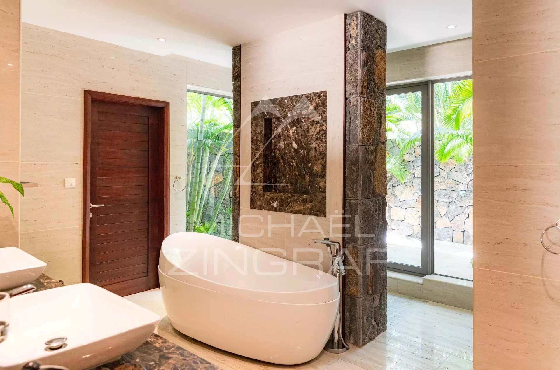 Sumptuous 8 -bedroom villa in the heart of Anahita Golf Estate