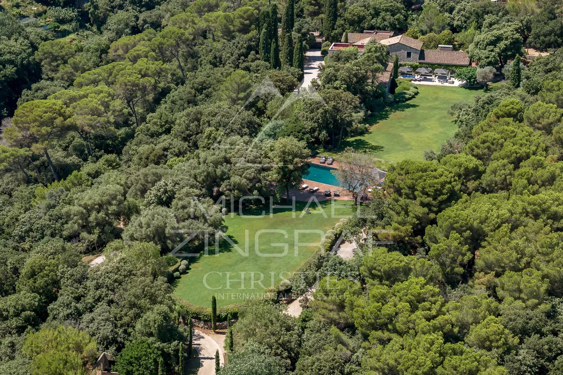 Close to Cannes -  6 bedrooms Villa in a park