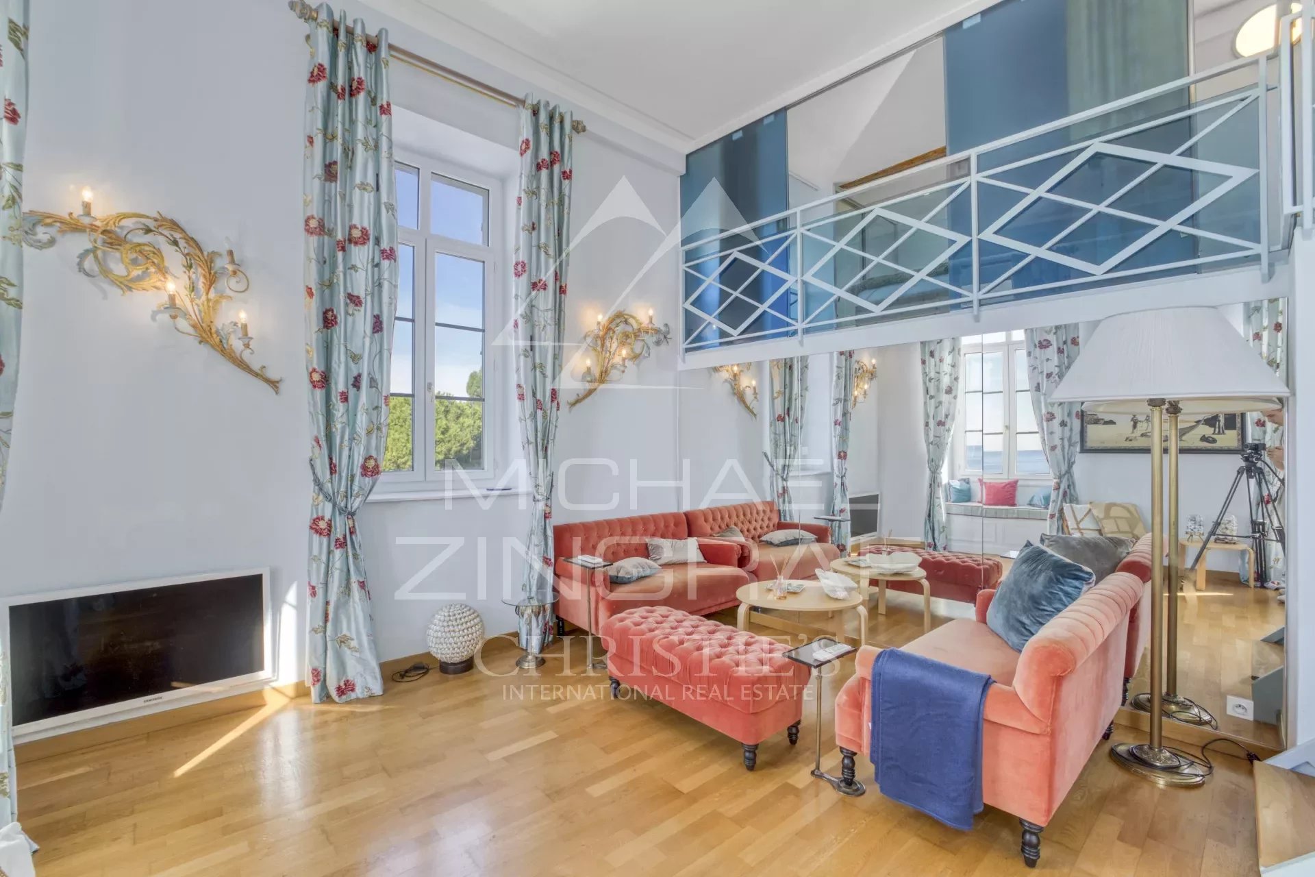 SUPERBE APPARTEMENT DE 4 PIÈCES AU CŒUR DE NICE