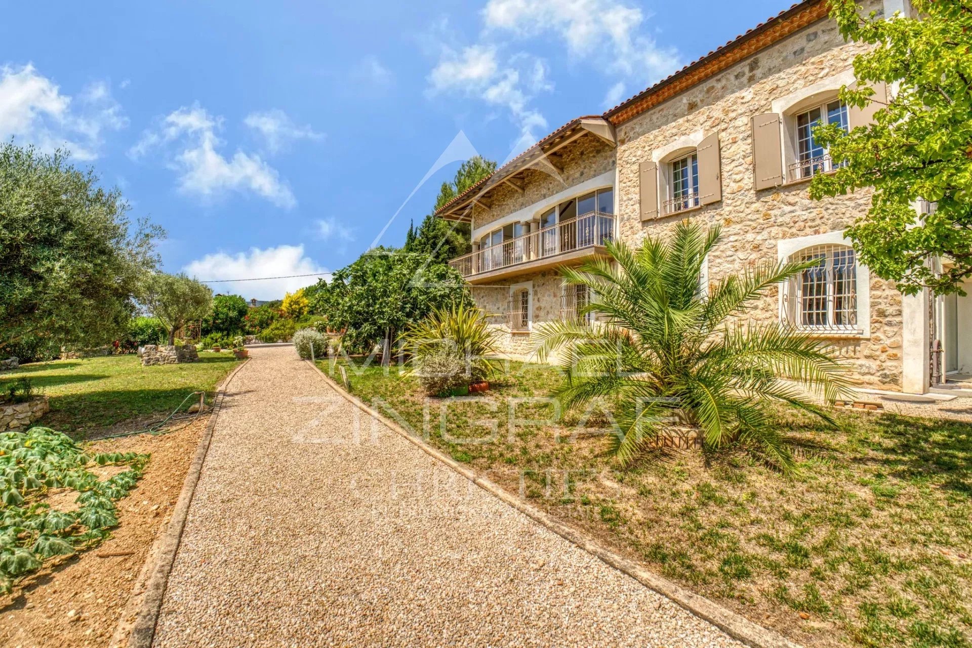 Villa avec piscine dotée d'espaces "loftés"