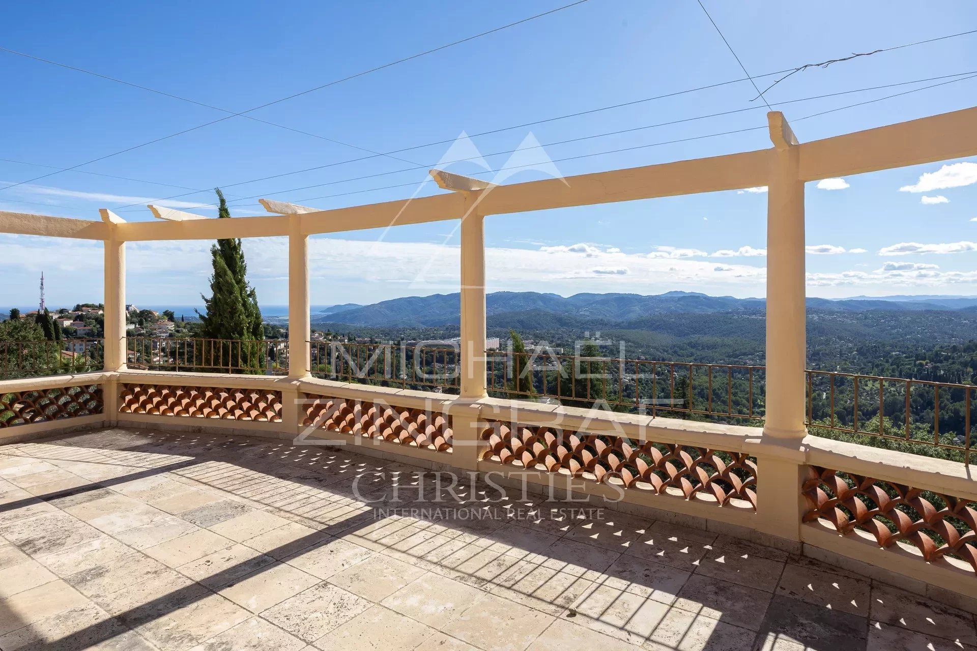 Villa 10p with Belvedere overlooking the sea, hills and Esterel mountains