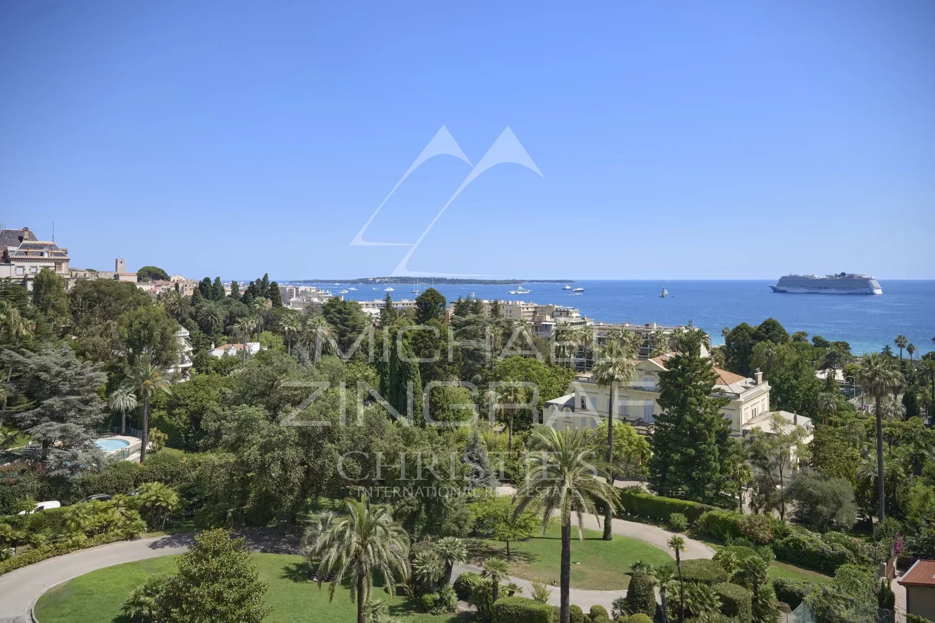 SUPERB BOURGEOIS FLAT WITH SEA VIEW