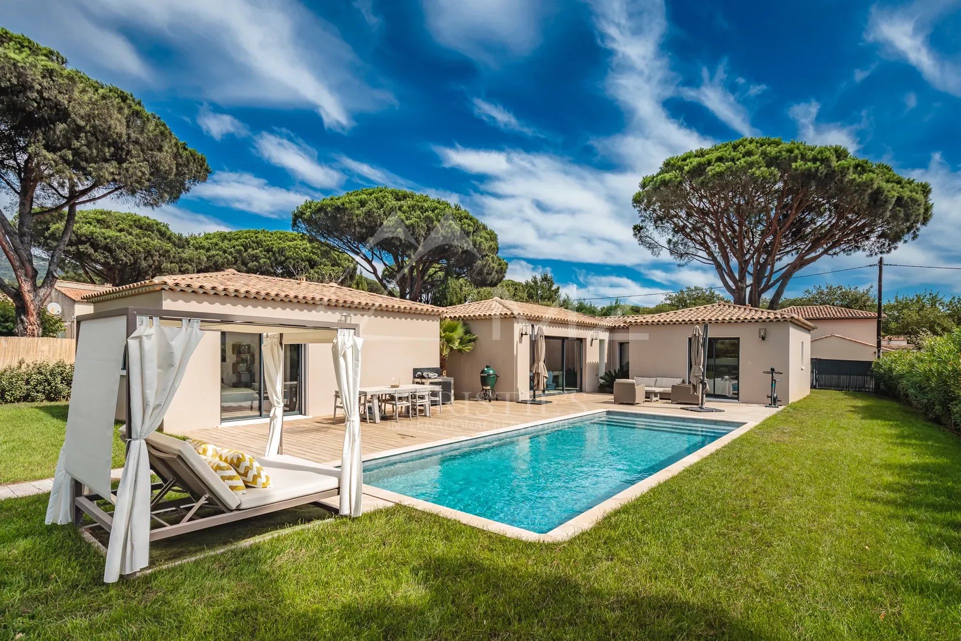 VILLA DE PLAIN PIED - PISCINE - GRIMAUD