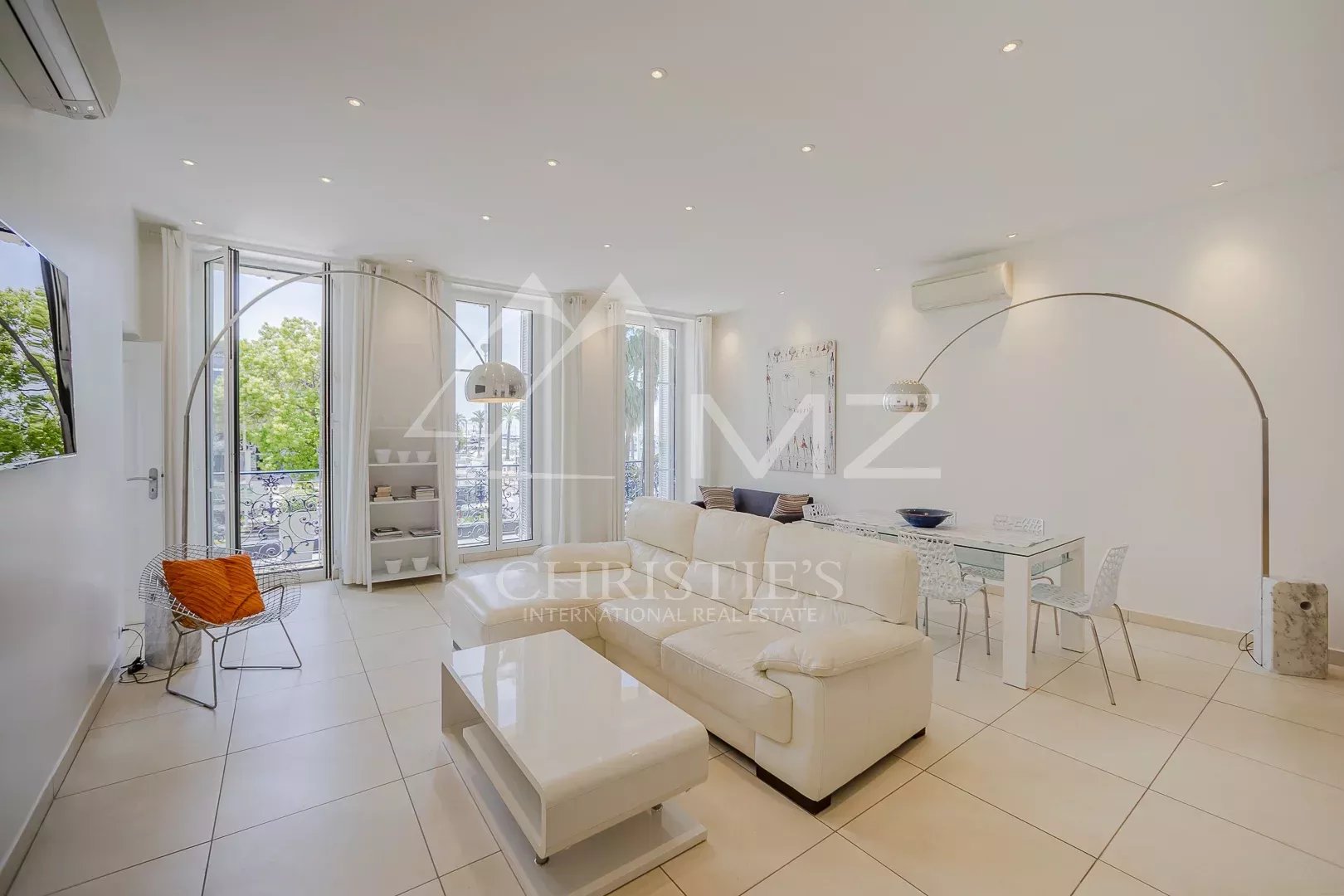 Cannes - Croisette - 3 bedrooms apartment