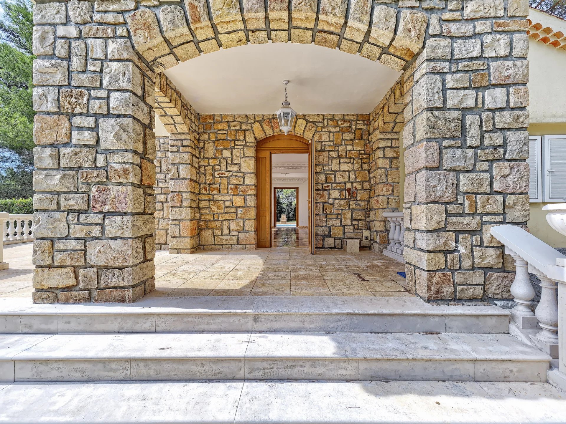 Cap d'Antibes - Villa avec aperçu mer, à pieds de la Garoupe