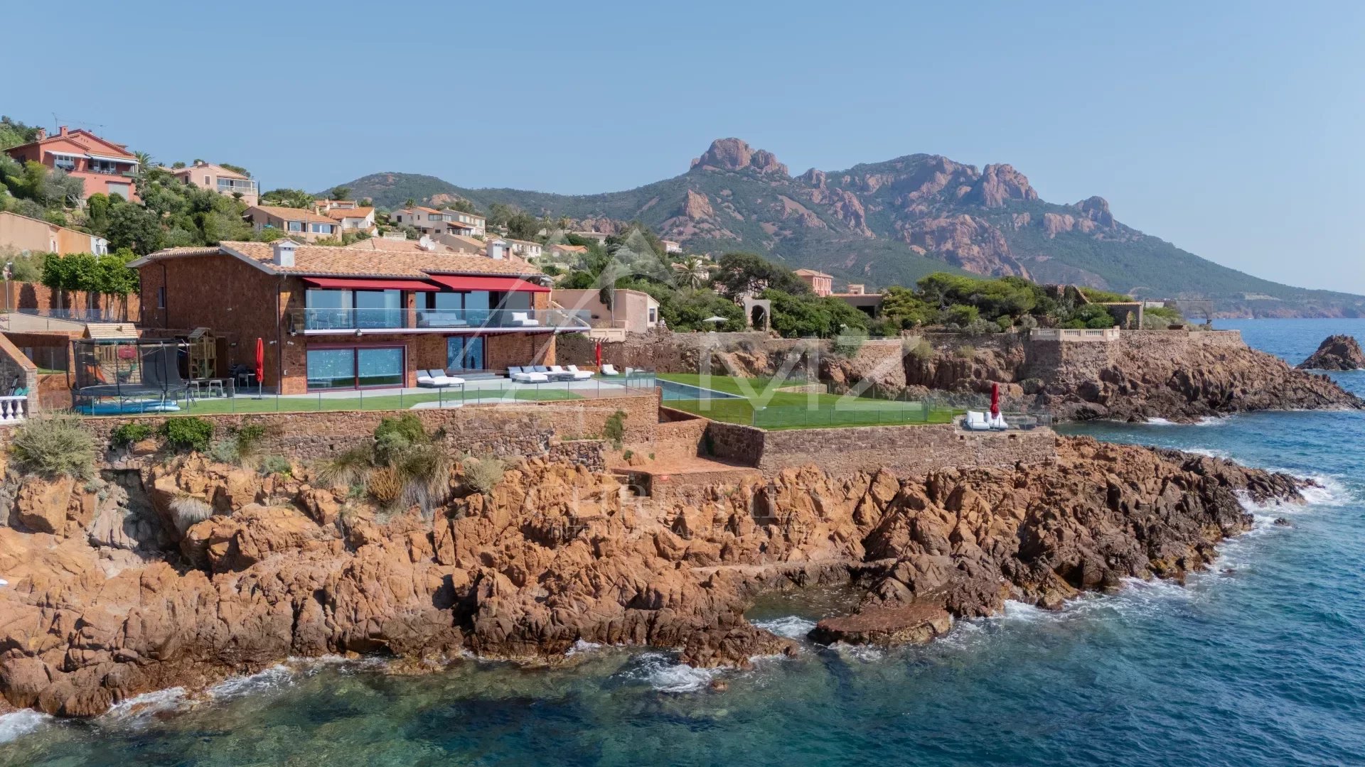 Zwischen Cannes und Saint-Tropez - Anthéor - Villa mit den Füßen im Wasser