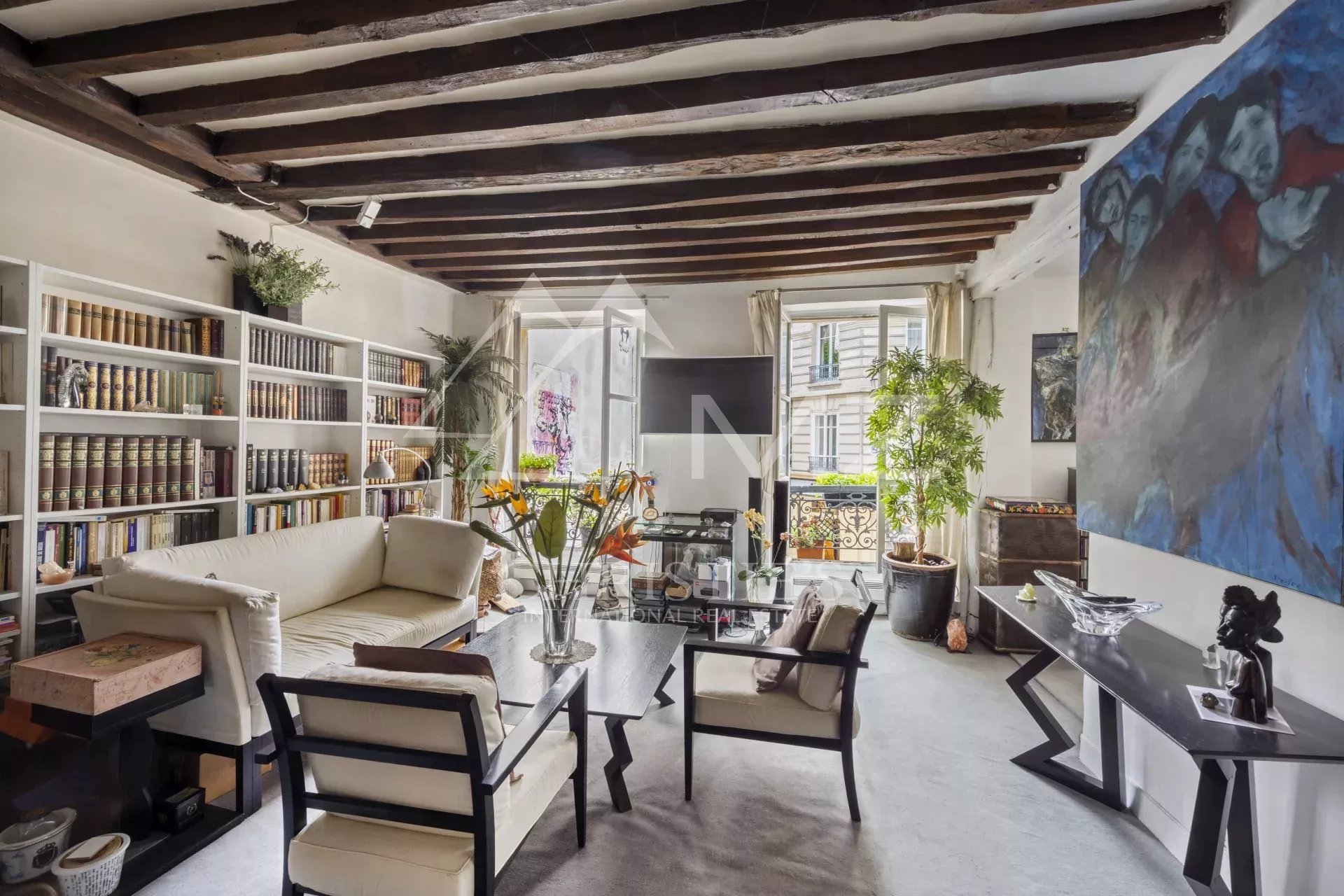 Apartment in Rue Vieille du Temple in the Marais to renovate