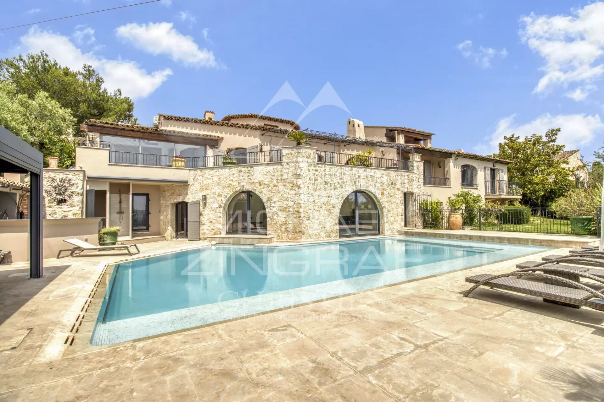 Mougins -  Vue dégagée sur les collines et la mer - 5 chambres