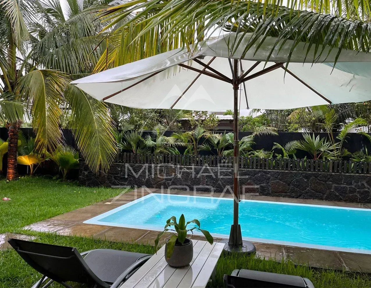 Villa in a secured area in Mont Choisy