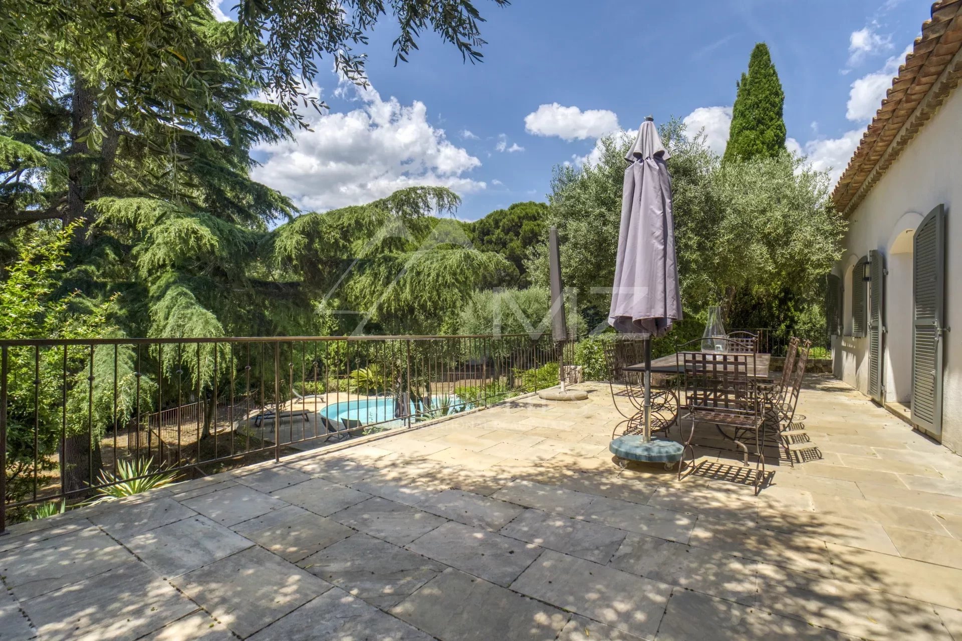 VILLA AVEC PISCINE - PLAGE A PIED - GRIMAUD