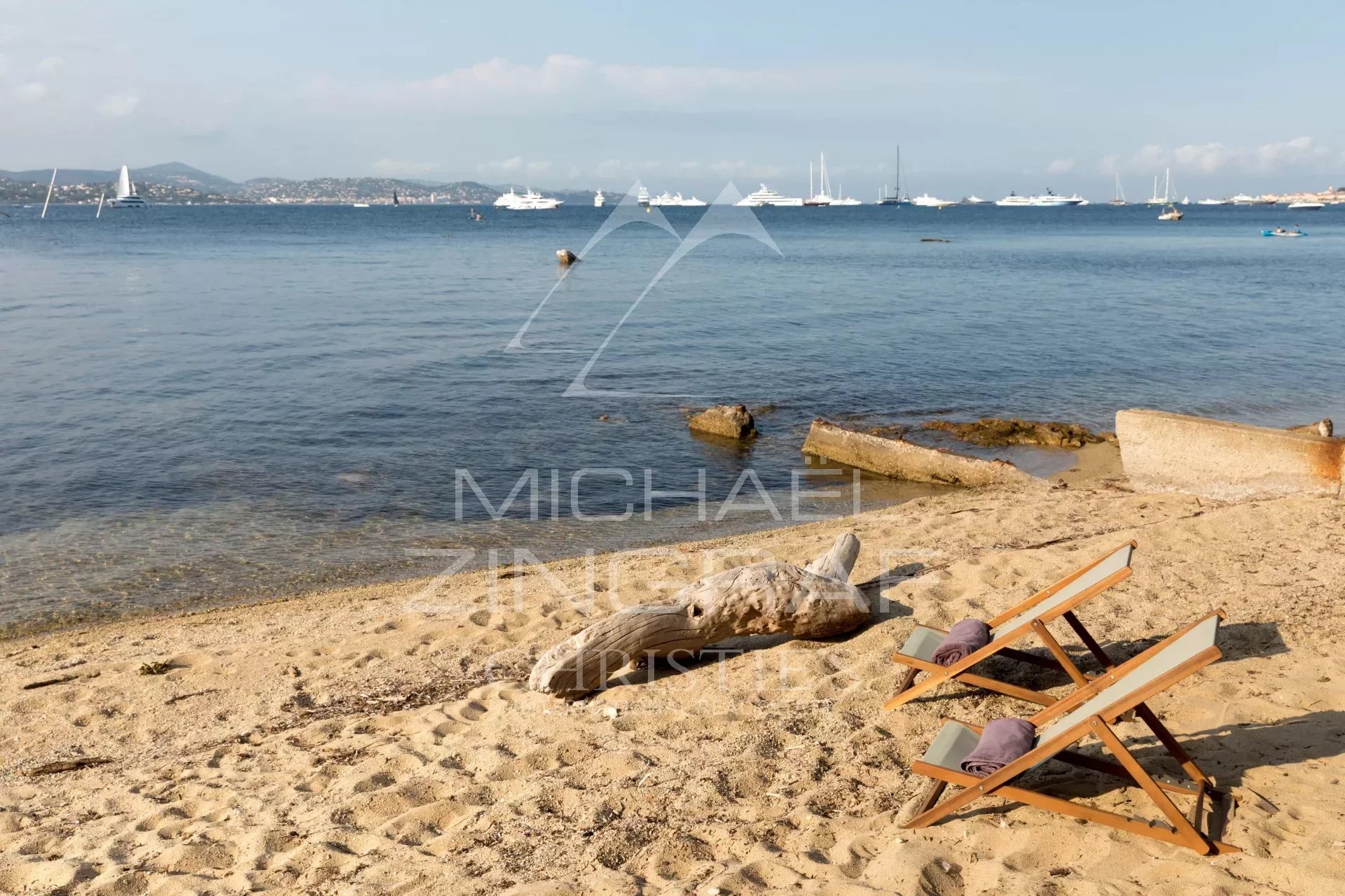 Nahe Saint-Tropez - Neue Villa mit den Füßen im Wasser