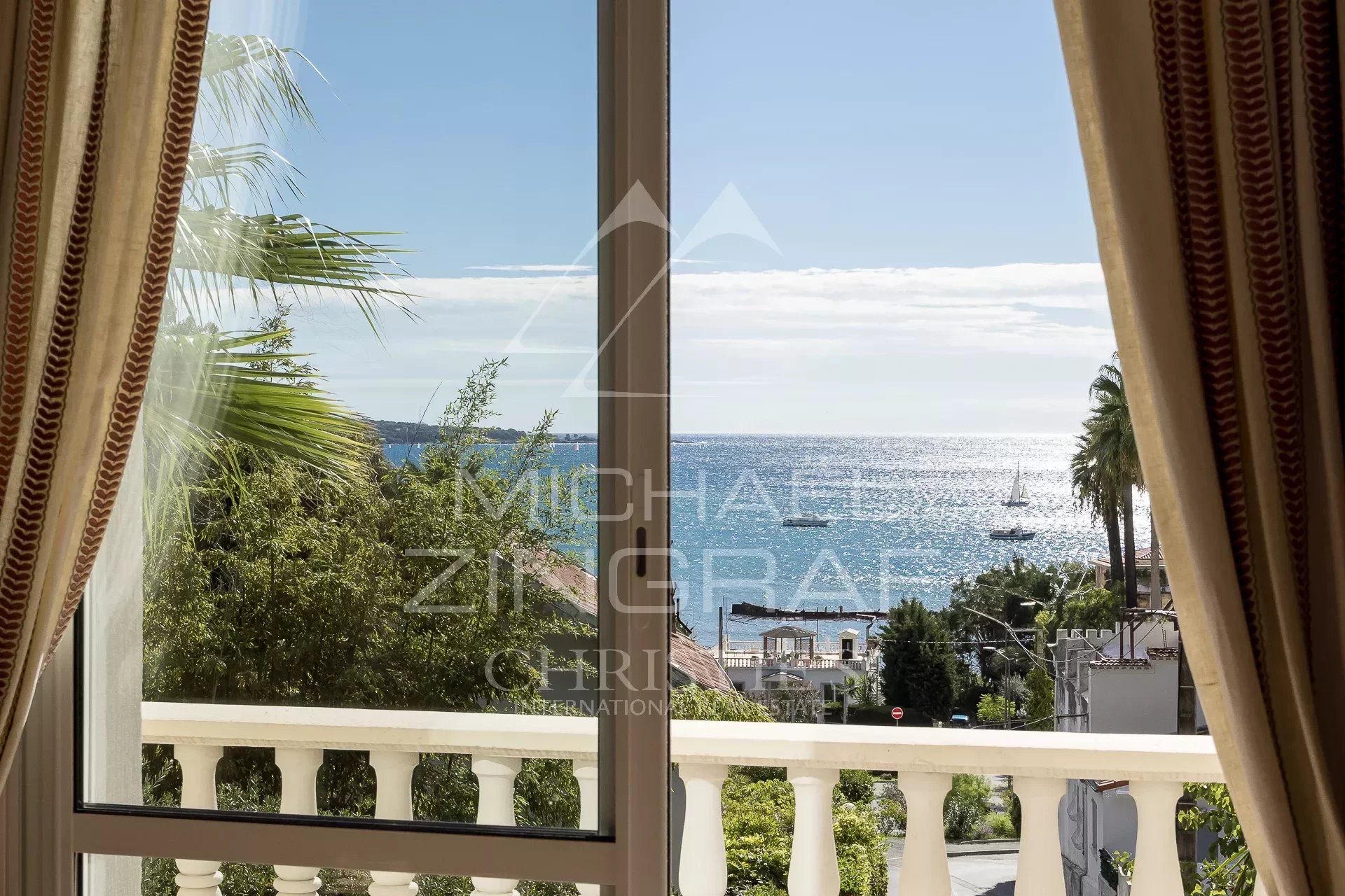 Proche Cannes - Golfe Juan - Propriété Belle Epoque avec vue mer