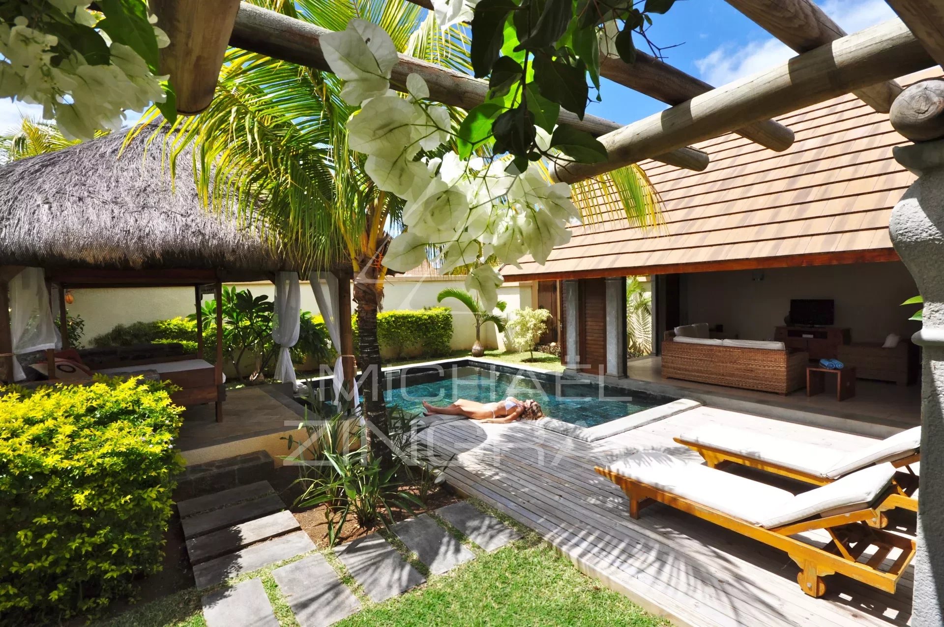 Balinese 4 -bedroom villa in Pereybere