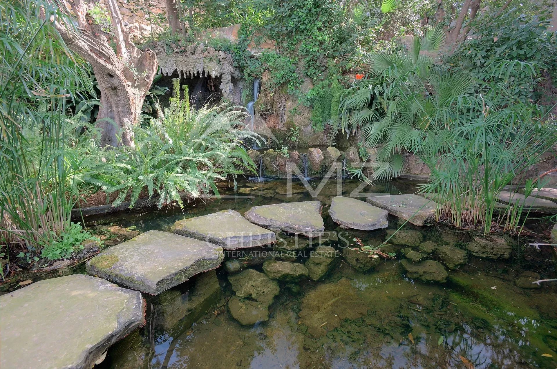 Cap d'Antibes - Unique villa pieds dans l'eau