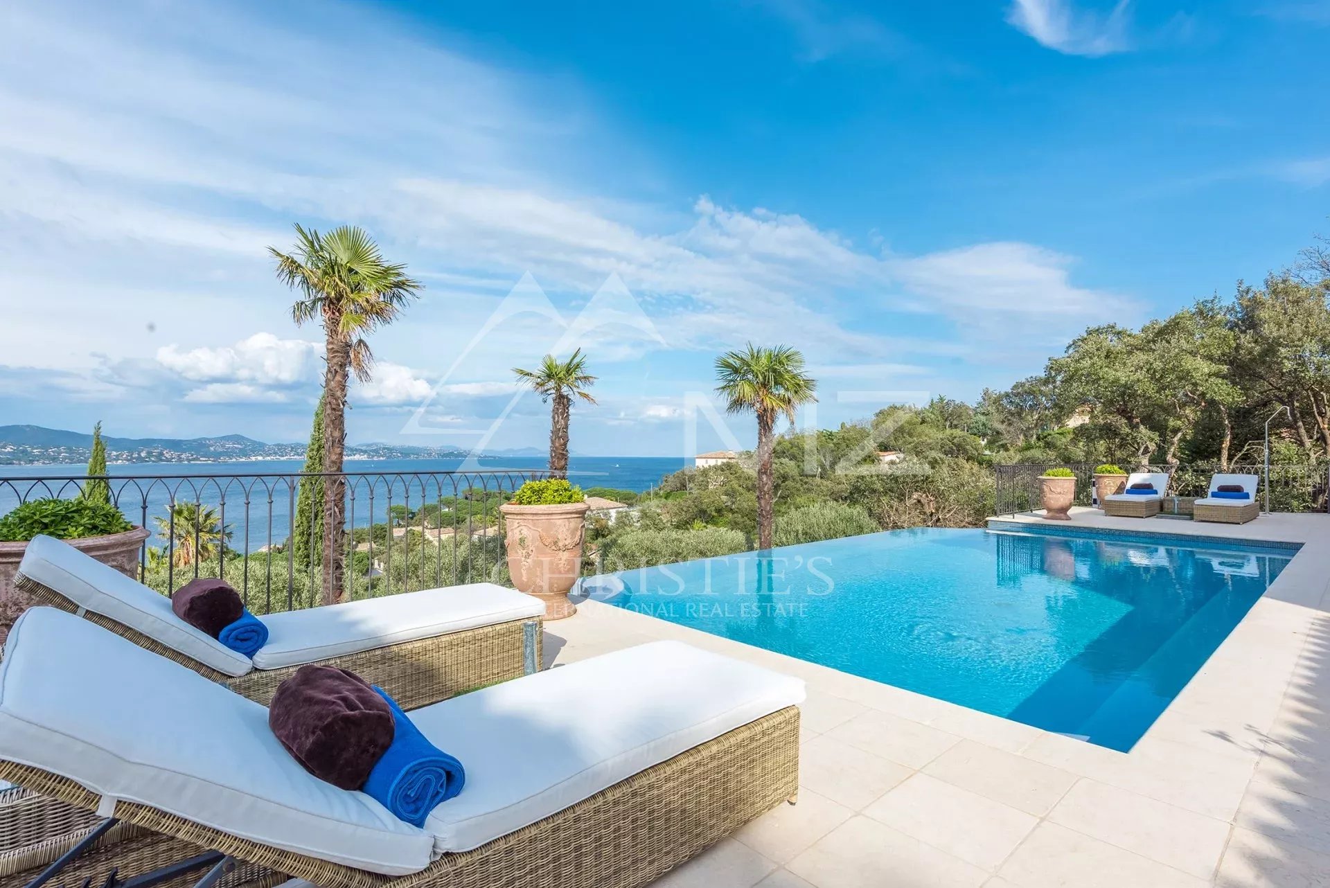 Close to Saint-Tropez - Splendid villa with panoramic sea view