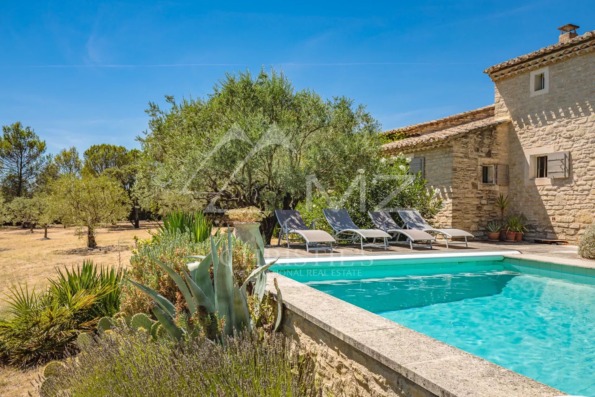 Close to Gordes - Lovely stone built holiday house