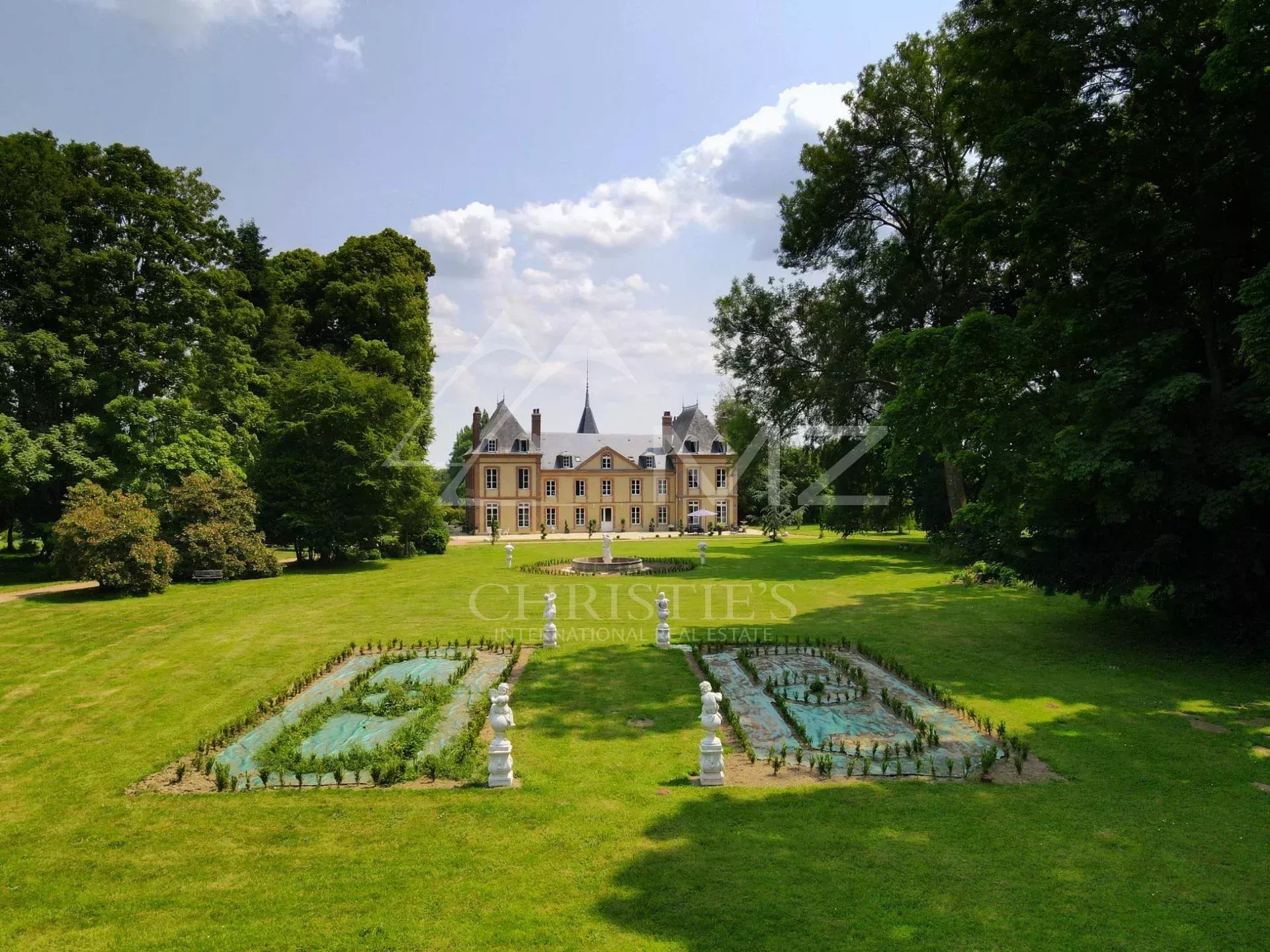 Schloss mit Stallungen und Nebengebäuden