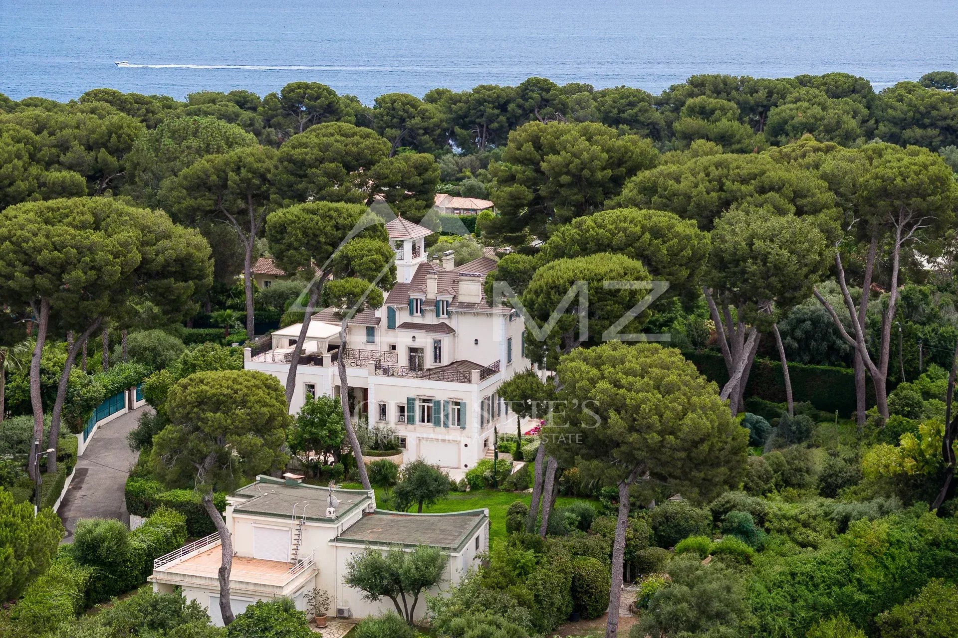 Cap d'Antibes - Magnifique Propriété avec Deux Maisons dans domaine privé