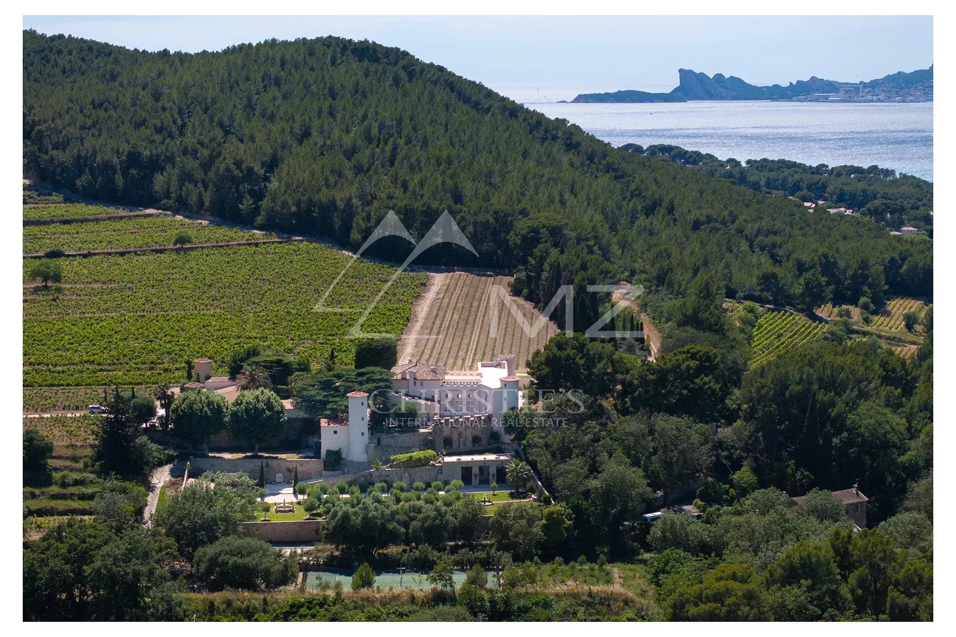 Saint-Cyr-sur-Mer, Château provençal au coeur des vignes