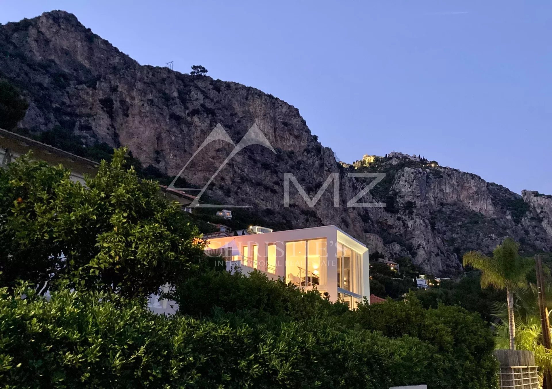 Eze - Splendid contemporary  villa near by the sea