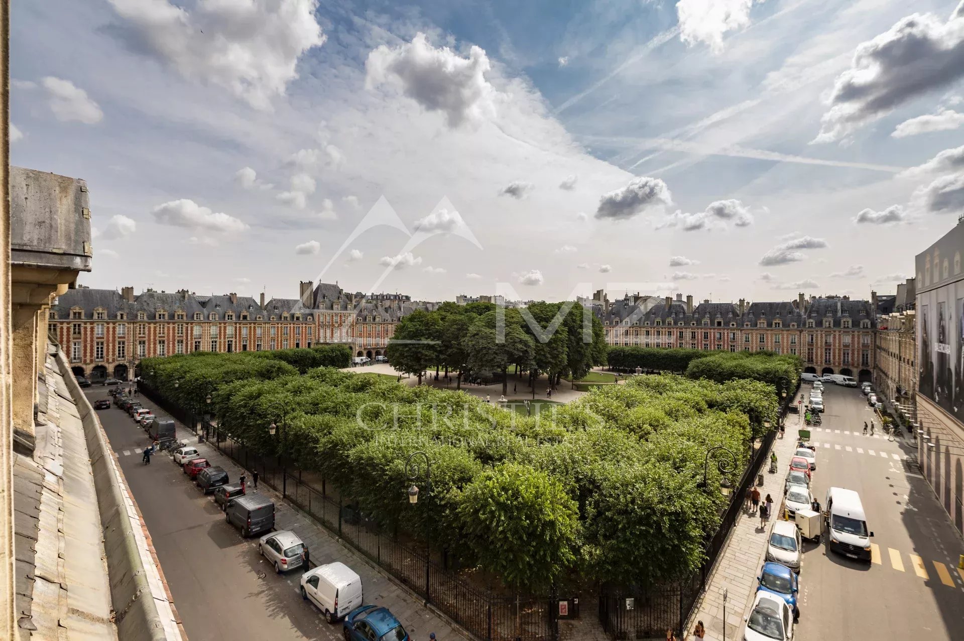 Apartment sale - Paris 75004 - Place des Vosges - Top floor - Renovated