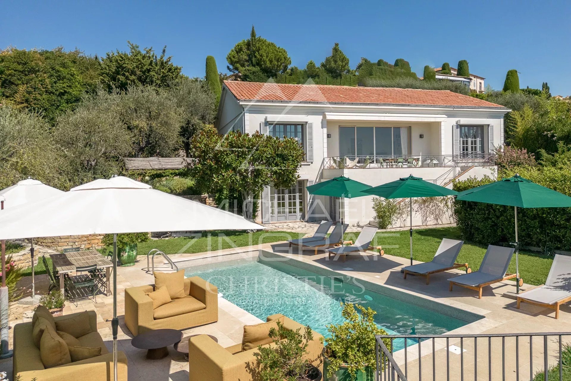 À pied du village, charmante villa avec vue panoramique mer