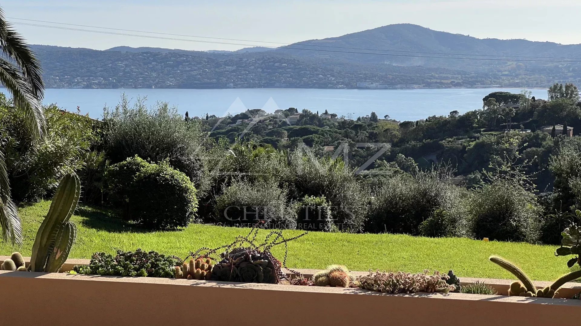 VILLA PROVENCALE AVEC VUE MER PANORAMIQUE - EXCLUSIVITE