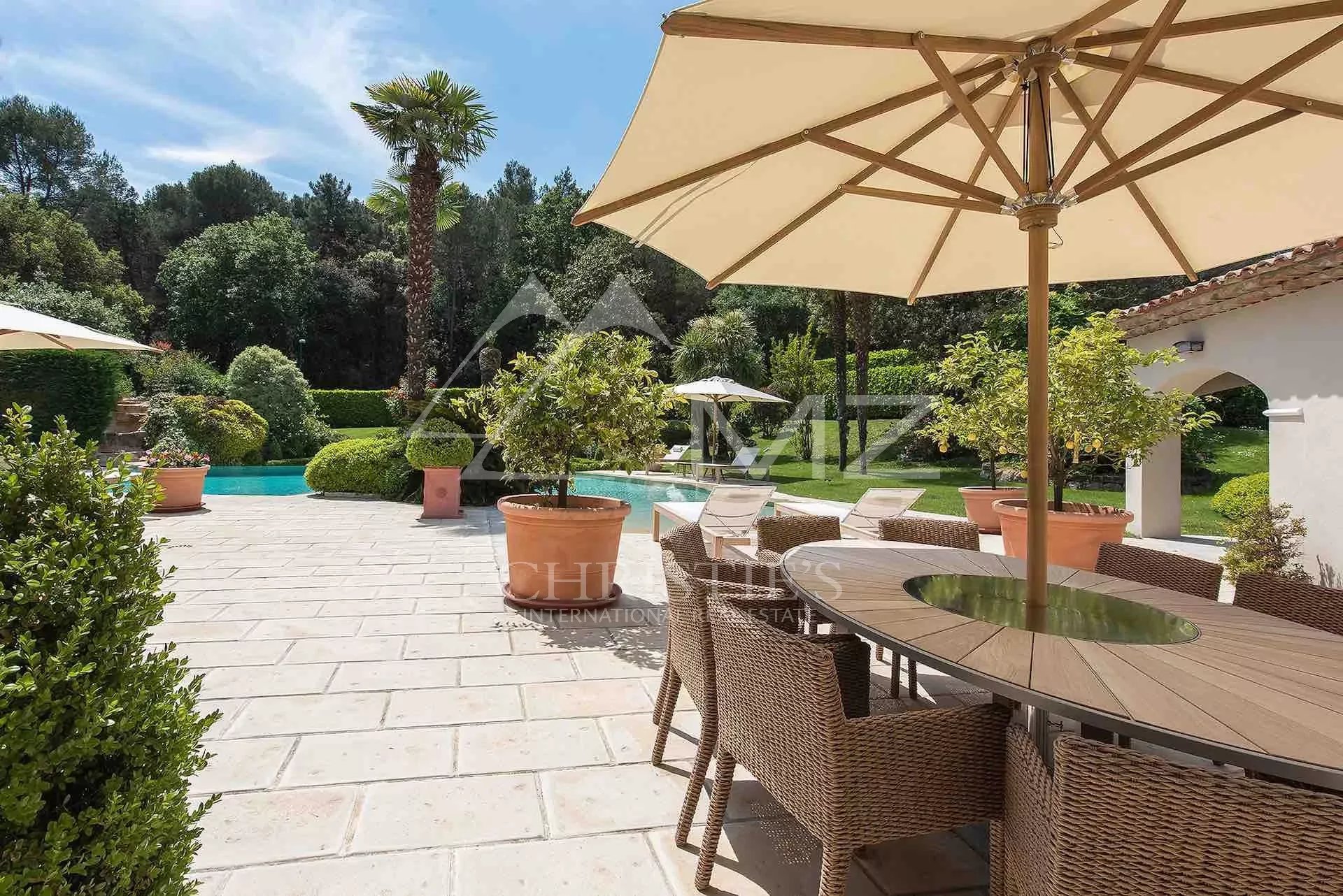 Mougins - Superbe villa dans prestigieux domaine privé