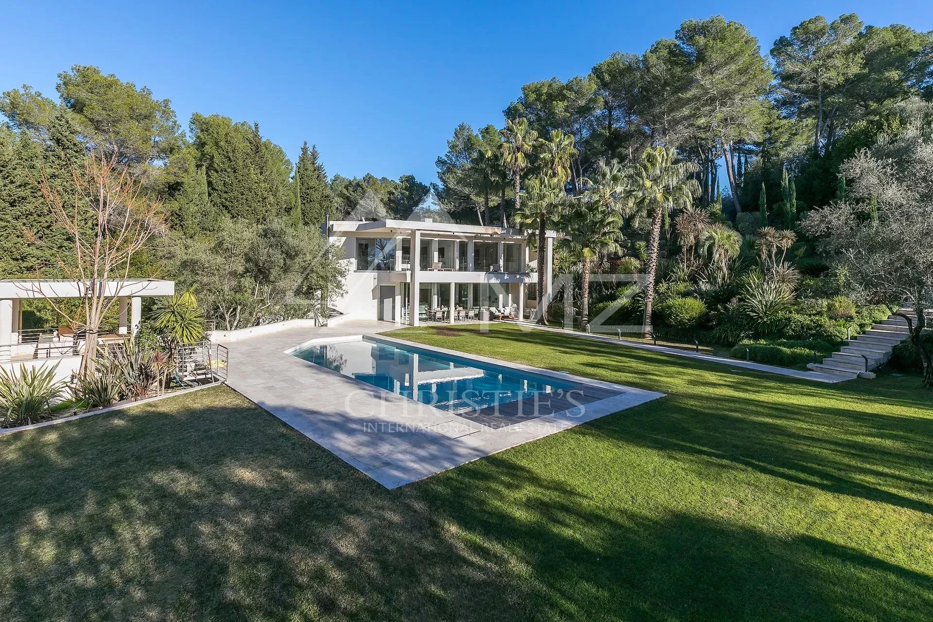 Mougins - Remarkable contemporary villa