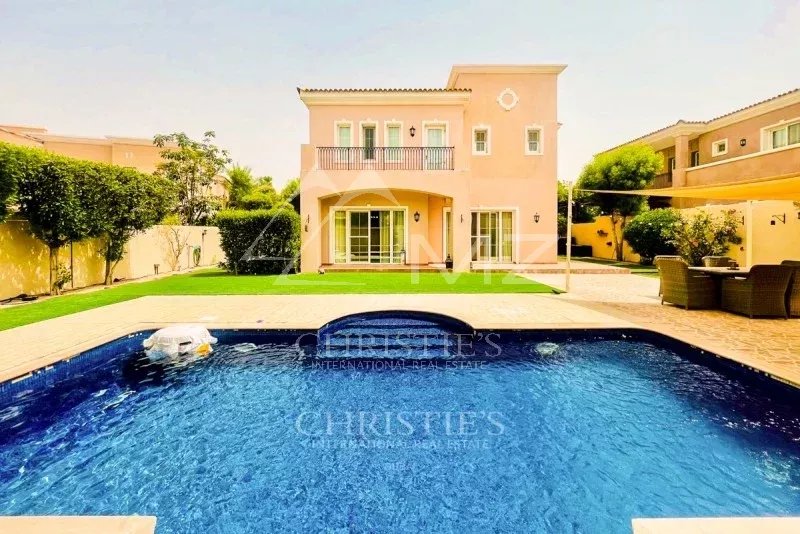 Exclusive|Amazing 5 bed I Massive plot I With Pool