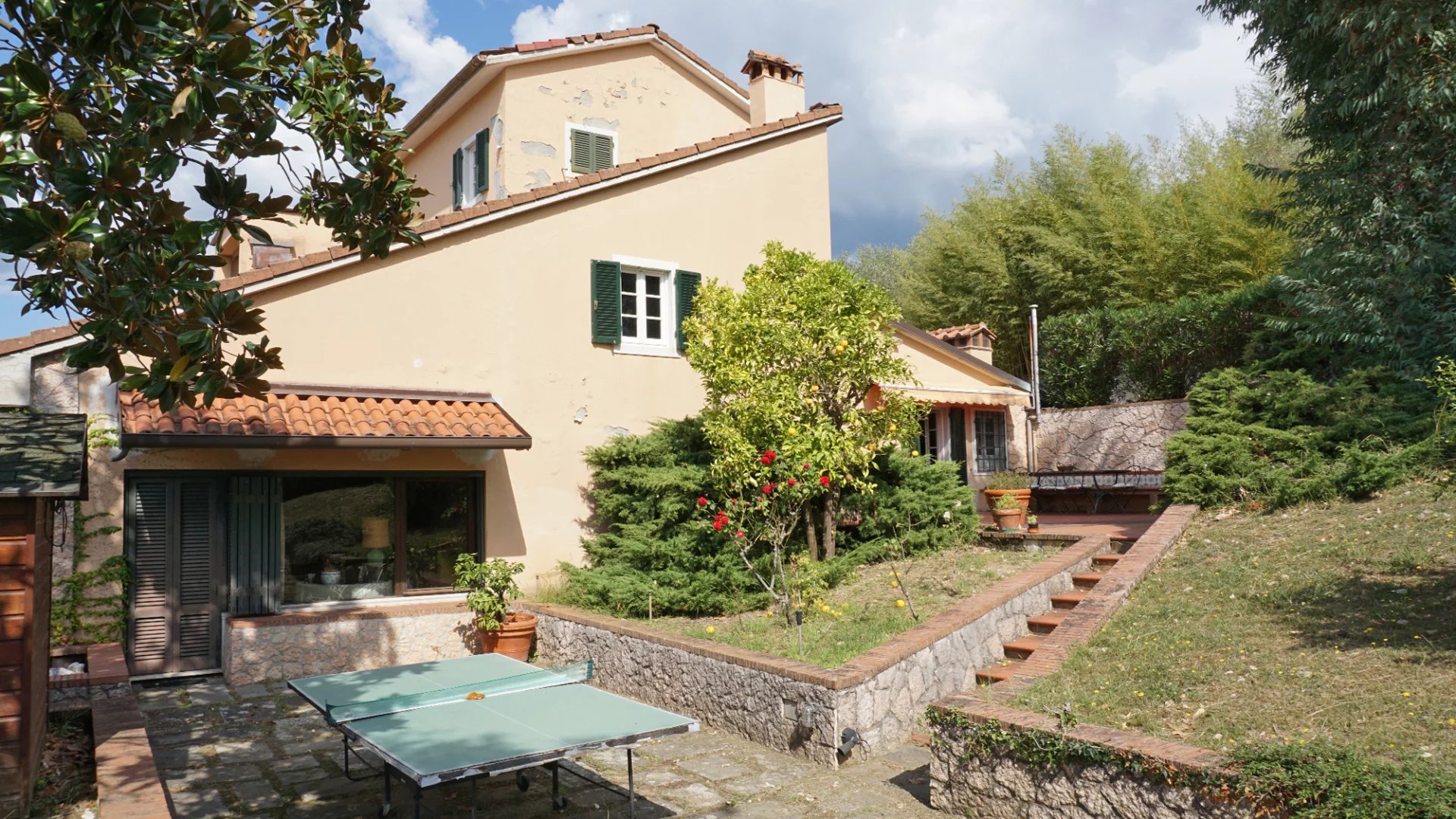 Elégante villa avec piscine, vignoble et grand terrain à une courte distance de la mer